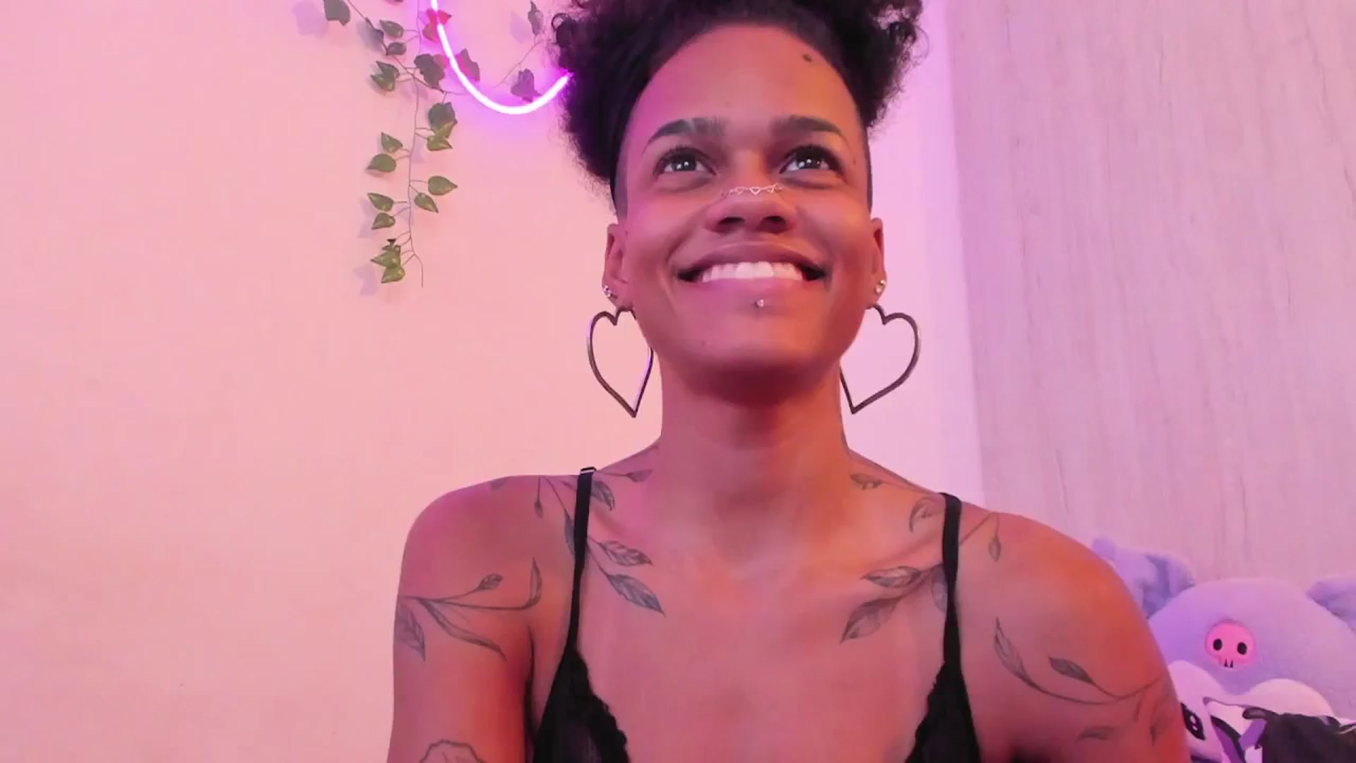 Gallery image thumbnail from VenusFantasy1's myfreecams stream on, 12/06/2025, 16:38 image 9 of 20