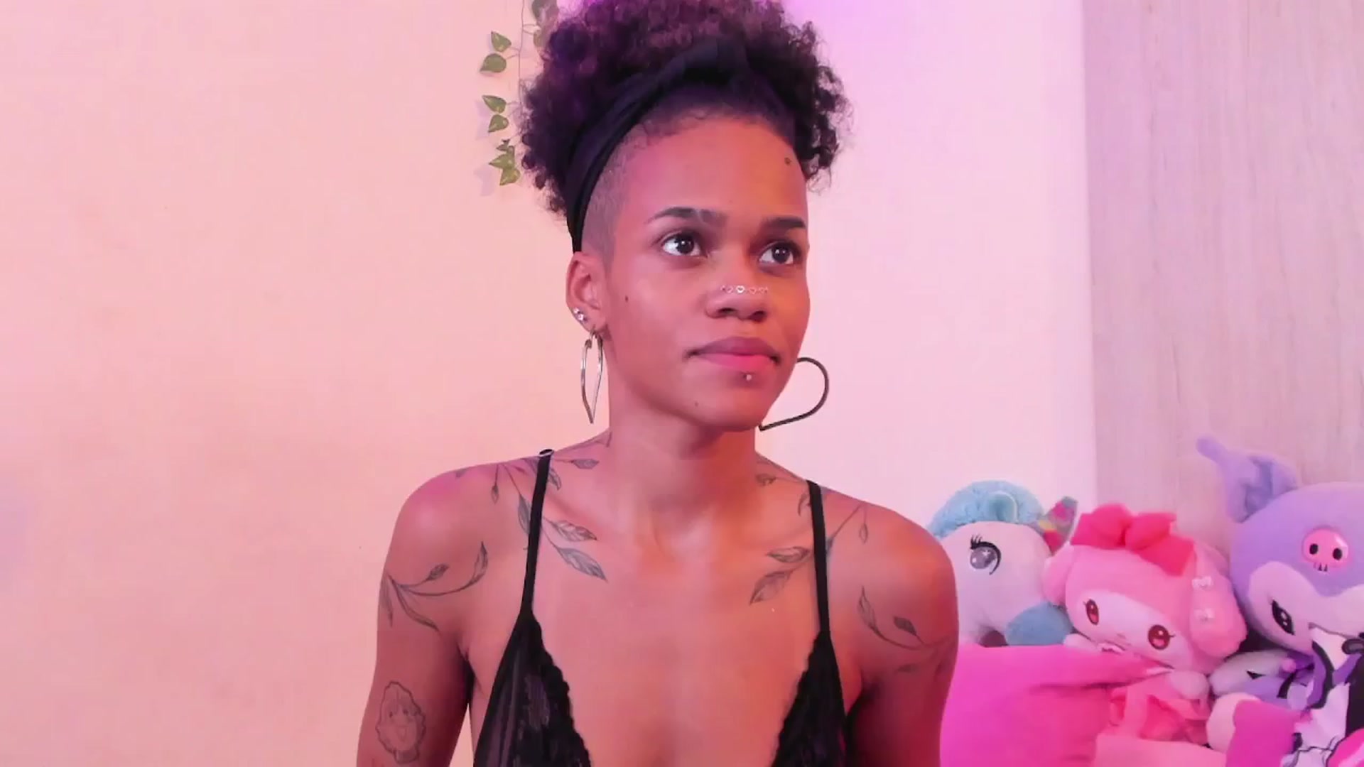 Gallery image thumbnail from VenusFantasy1's myfreecams stream on, 12/06/2025, 16:38 image 1 of 20