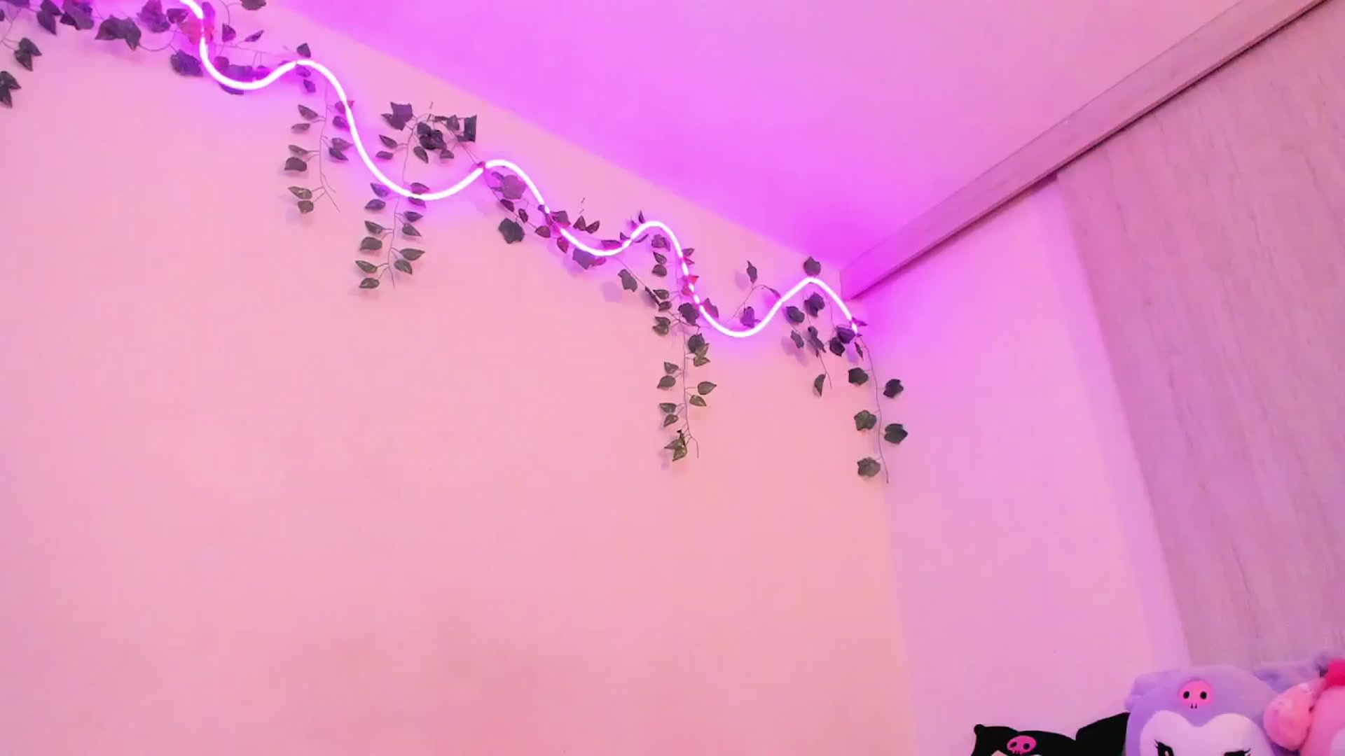 Gallery image thumbnail from VenusFantasy1's myfreecams stream on, 12/09/2025, 13:42 image 6 of 20