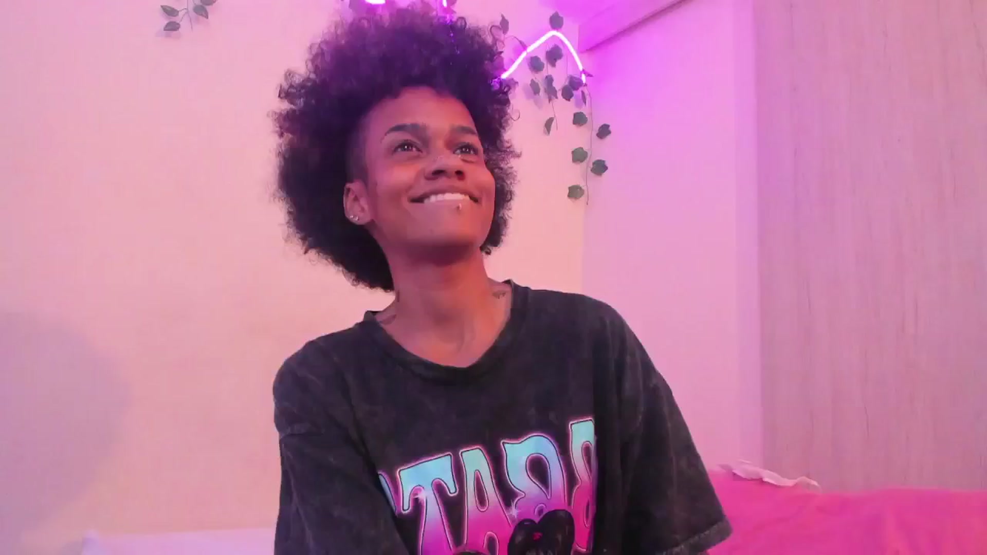 Gallery image thumbnail from VenusFantasy1's myfreecams stream on, 12/13/2025, 15:34 image 4 of 20
