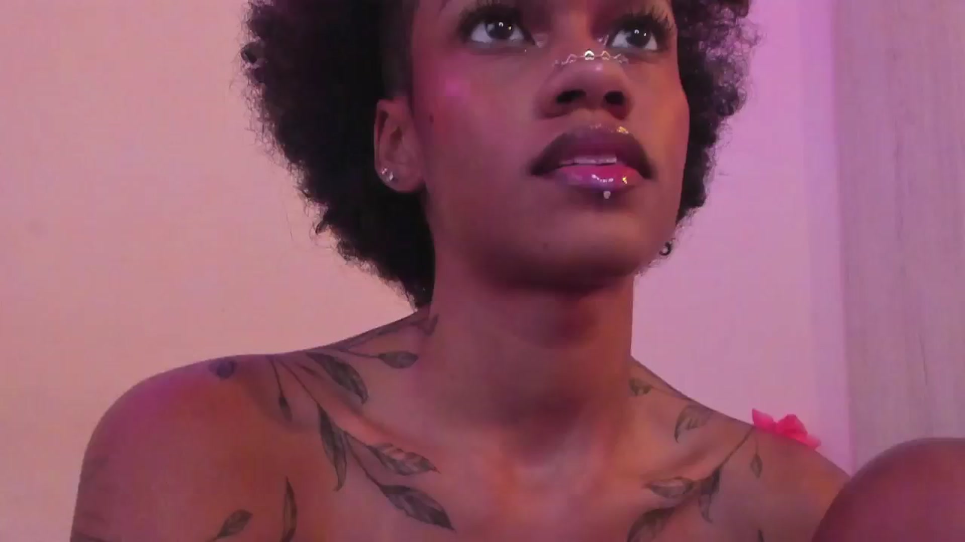 Gallery image thumbnail from VenusFantasy1's myfreecams stream on, 12/15/2025, 16:11 image 6 of 20