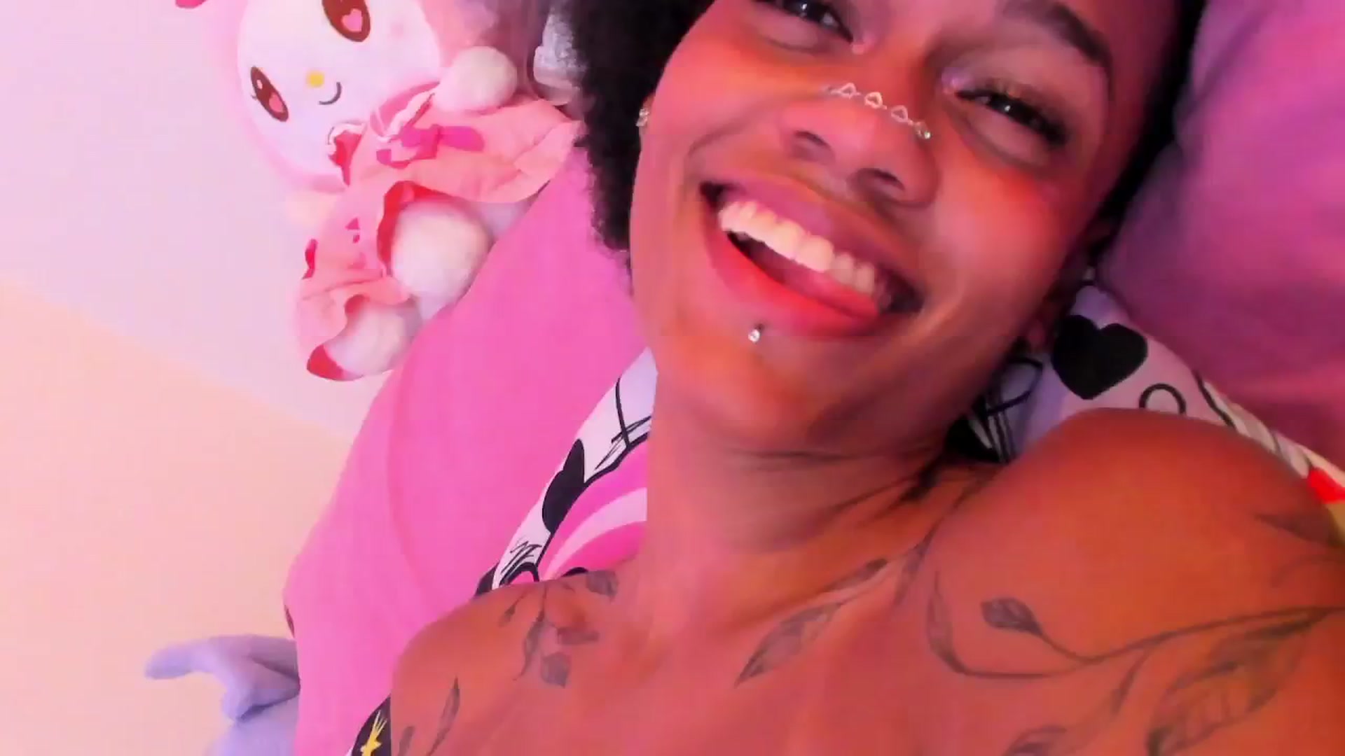 Gallery image thumbnail from VenusFantasy1's myfreecams stream on, 12/15/2025, 16:44 image 4 of 20
