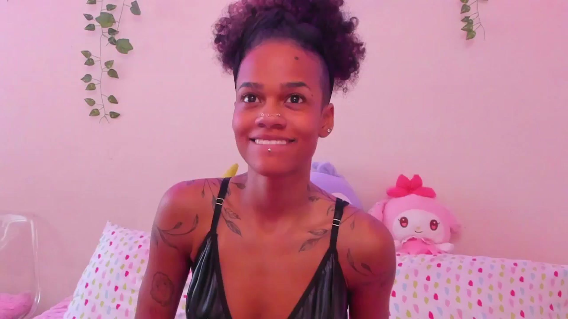Gallery image thumbnail from VenusFantasy1's myfreecams stream on, 12/29/2025, 14:42 image 3 of 20