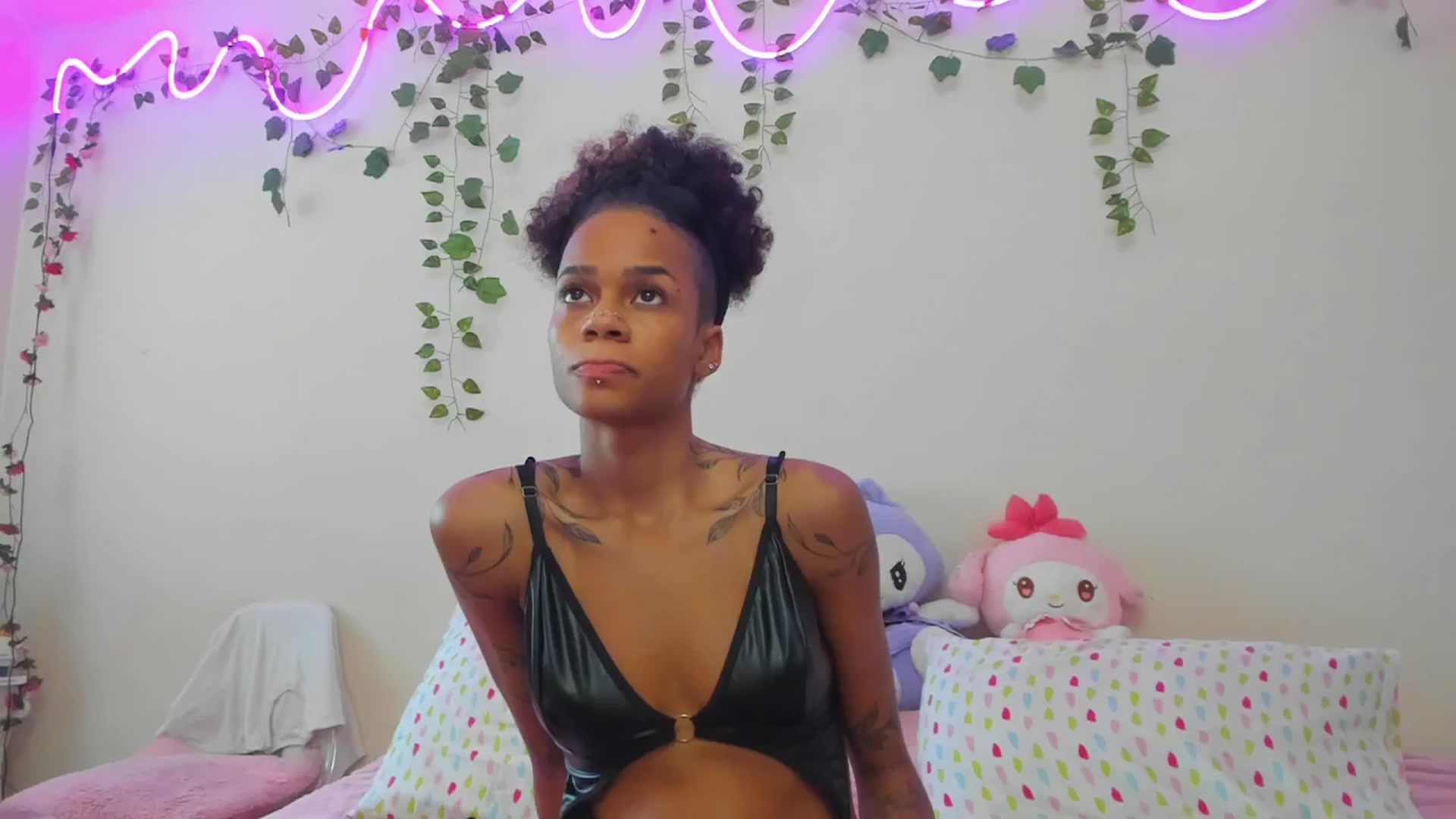 Gallery image thumbnail from VenusFantasy1's myfreecams stream on, 12/29/2025, 14:42 image 1 of 20