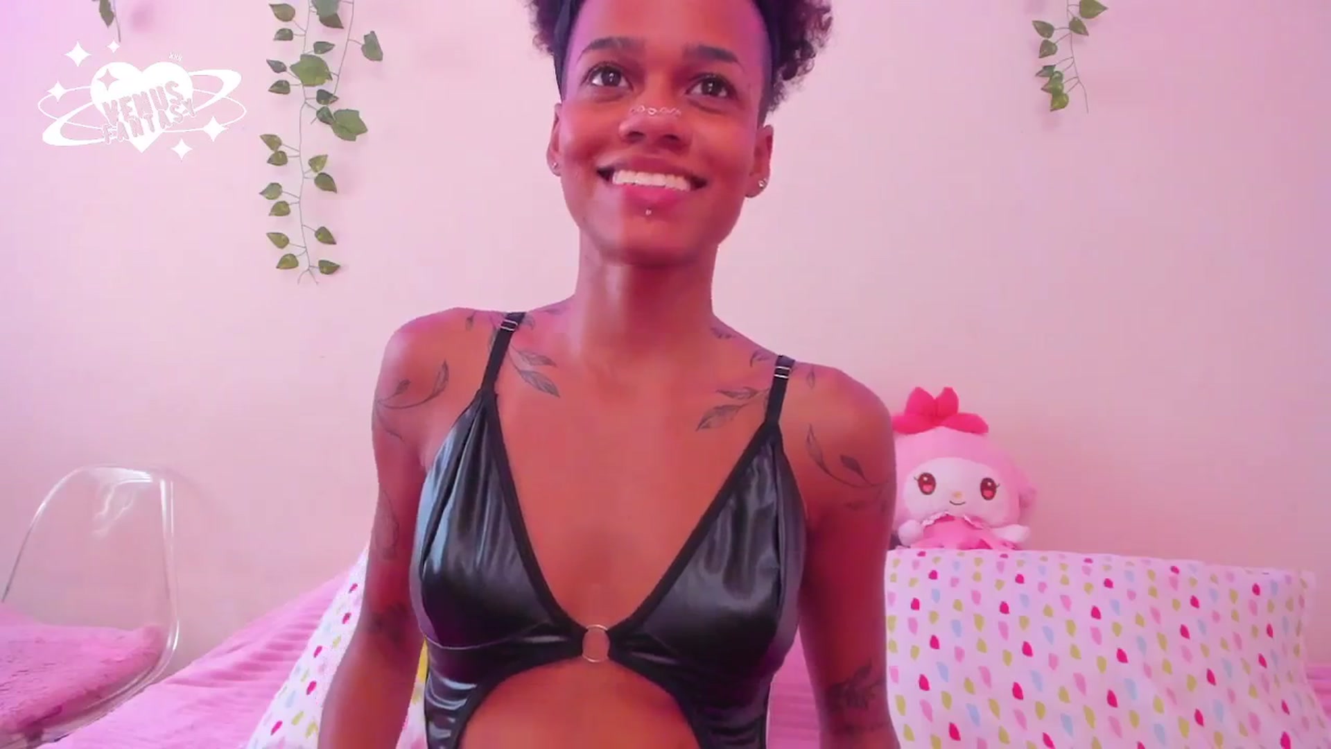 Gallery image thumbnail from VenusFantasy1's myfreecams stream on, 12/29/2025, 16:22 image 9 of 20