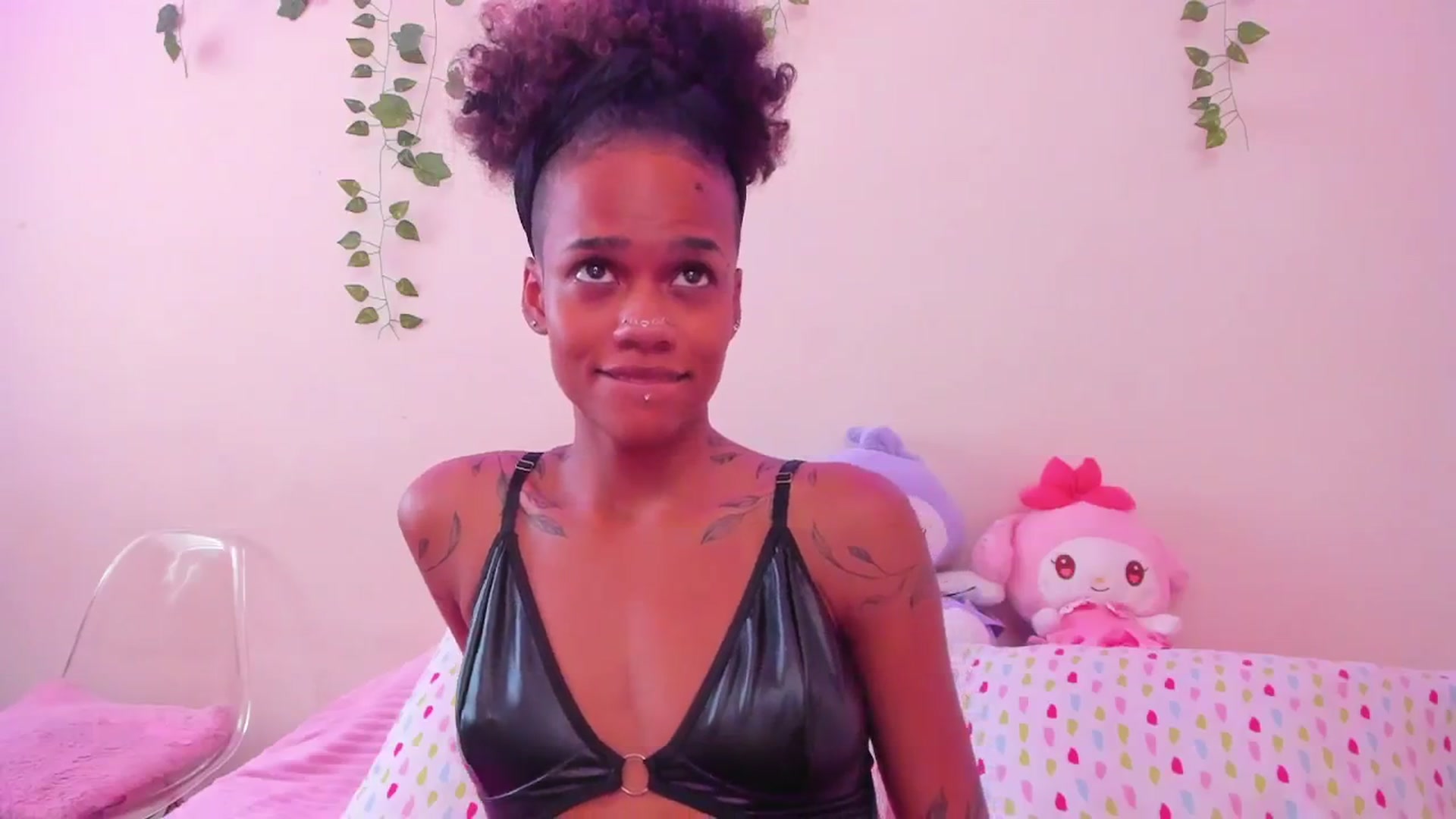 Gallery image thumbnail from VenusFantasy1's myfreecams stream on, 12/29/2025, 16:22 image 6 of 20