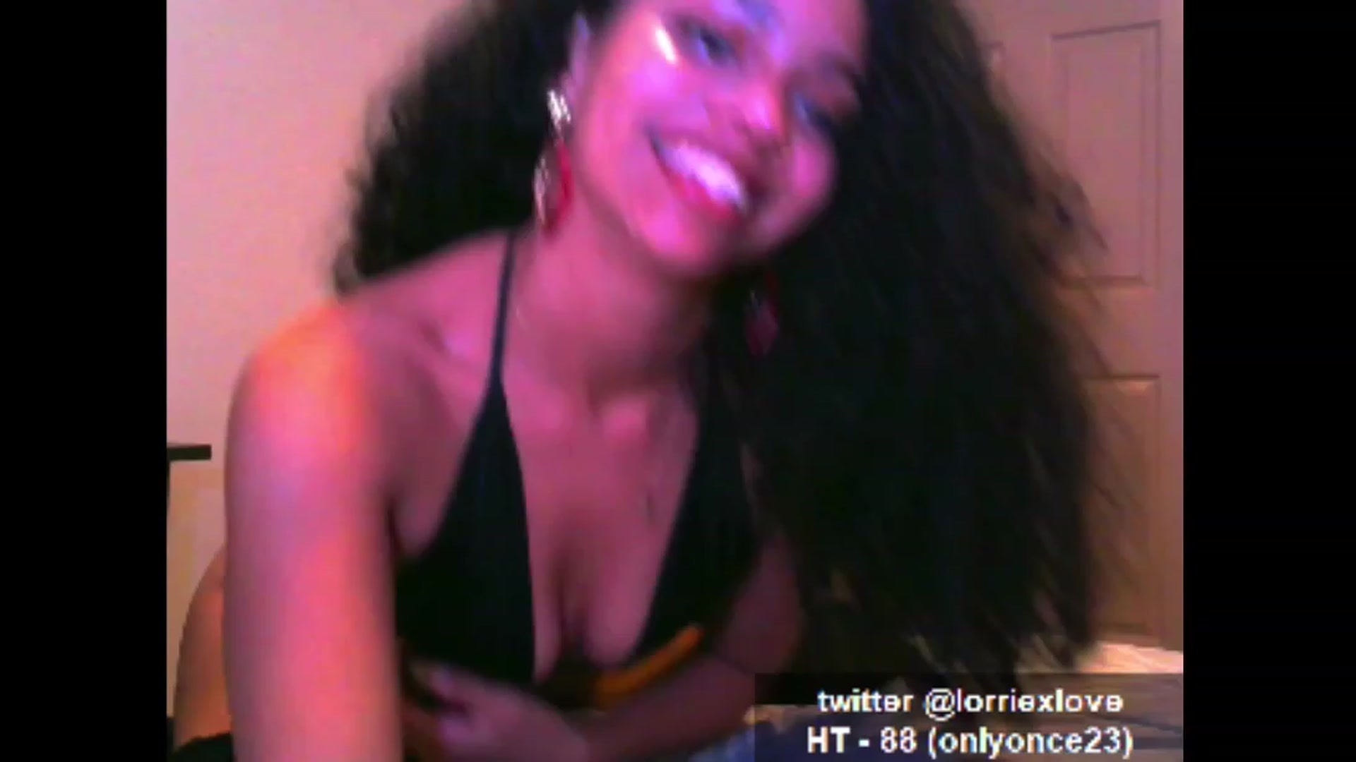 Gallery image thumbnail from Venus_X's myfreecams stream on, 01/17/2023, 01:33 image 6 of 20