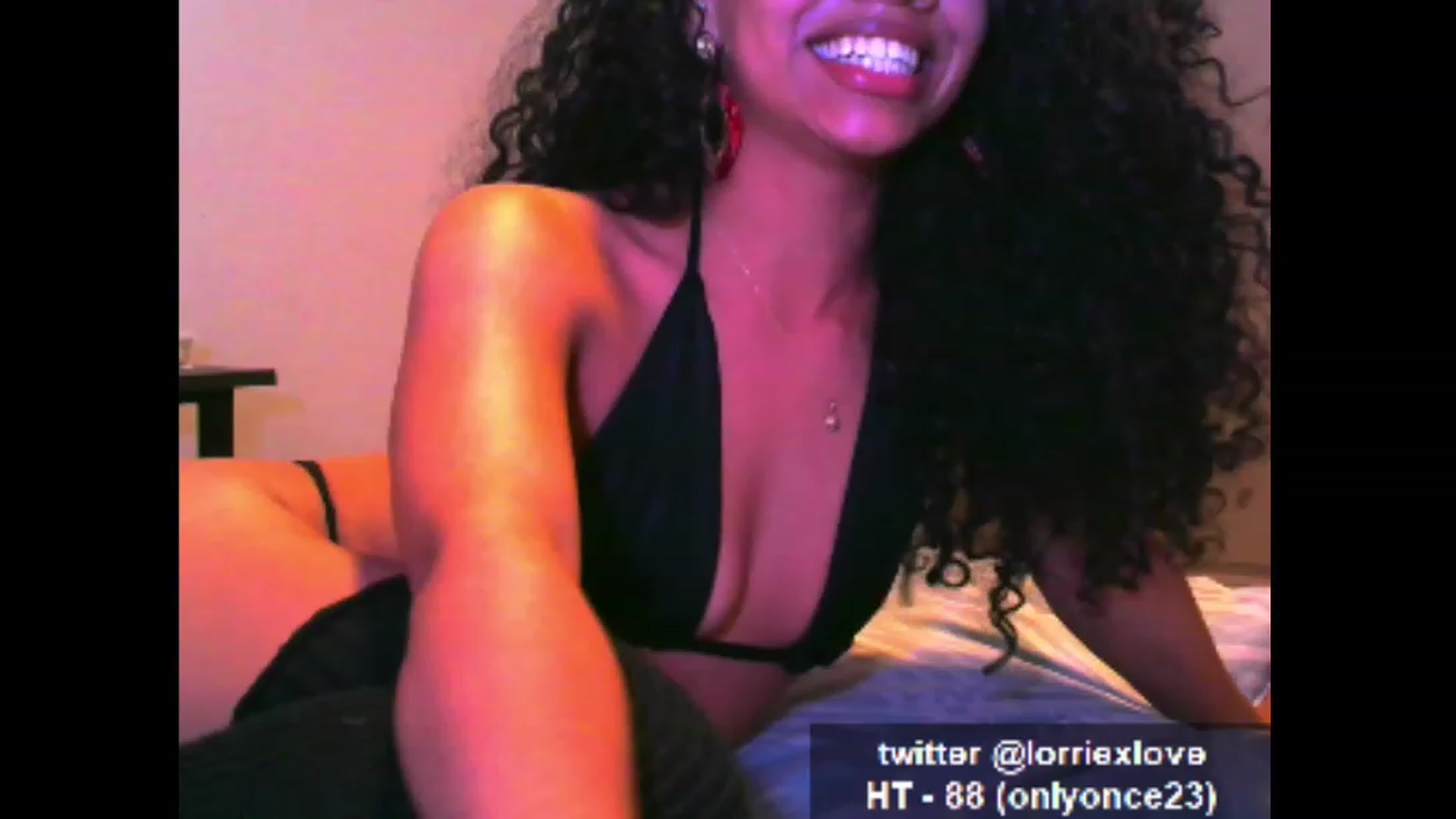 Gallery image thumbnail from Venus_X's myfreecams stream on, 01/17/2023, 01:33 image 18 of 20