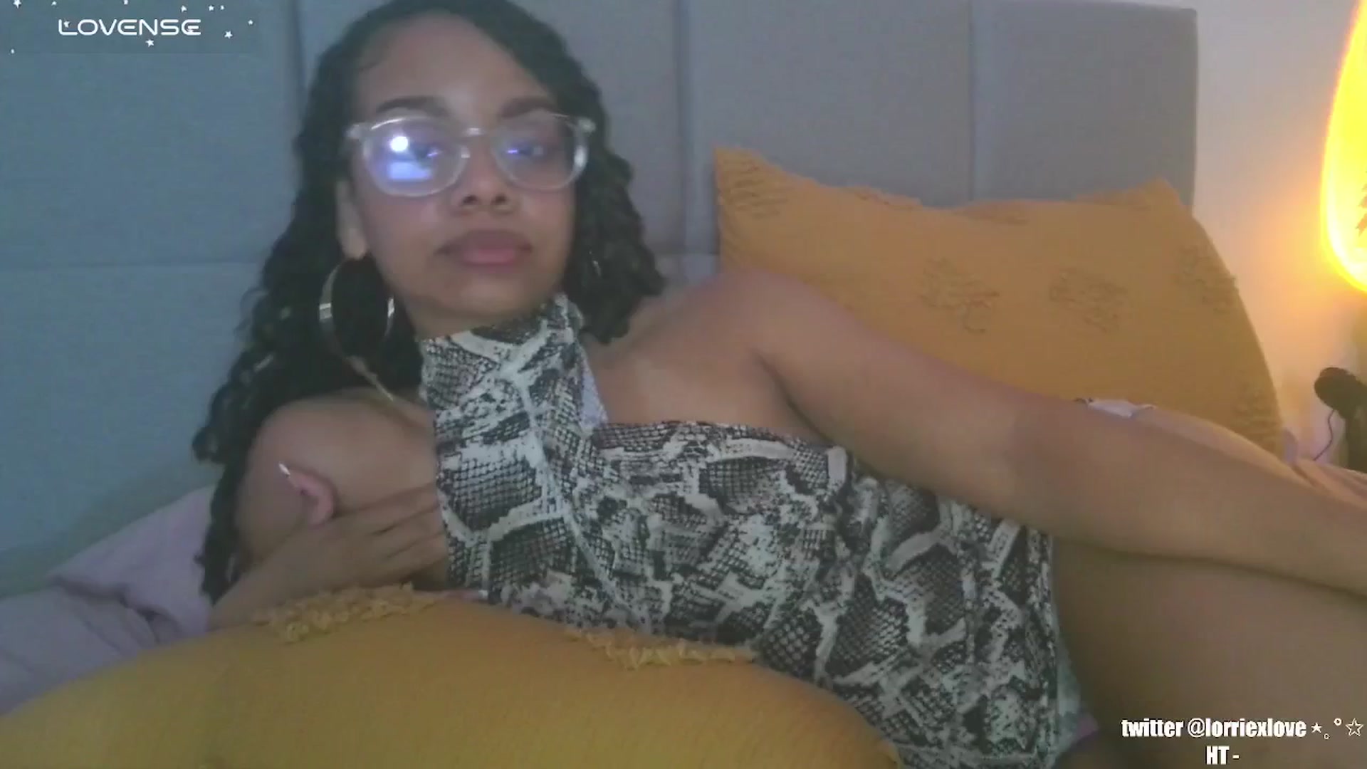 Gallery image thumbnail from Venus_X's myfreecams stream on, 05/24/2024, 07:28 image 10 of 20
