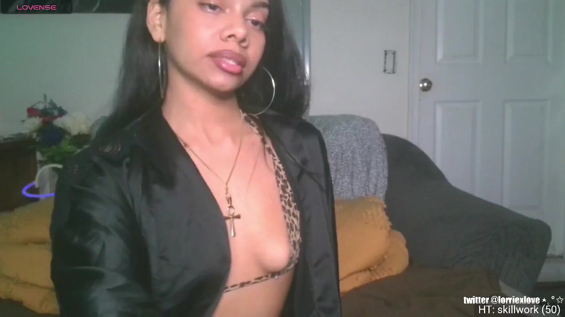 Gallery image thumbnail from Venus_X's myfreecams stream on, 11/22/2024, 05:35 image 10 of 20