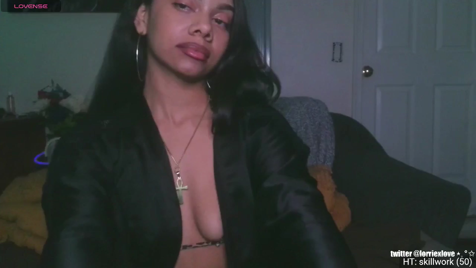 Gallery image thumbnail from Venus_X's myfreecams stream on, 11/22/2024, 05:35 image 13 of 20