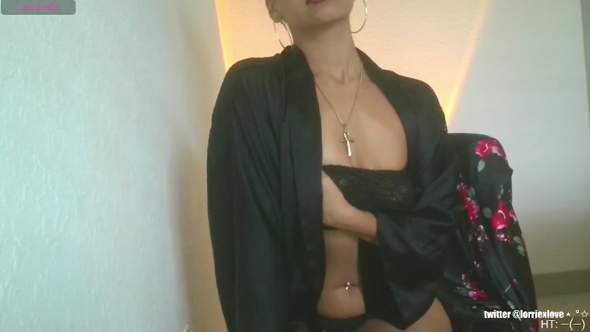 Gallery image thumbnail from Venus_X's myfreecams stream on, 04/10/2025, 19:34 image 2 of 20