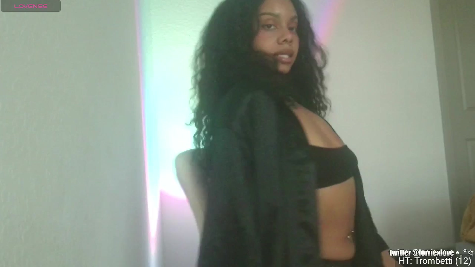 Gallery image thumbnail from Venus_X's myfreecams stream on, 05/16/2025, 19:03 image 16 of 20