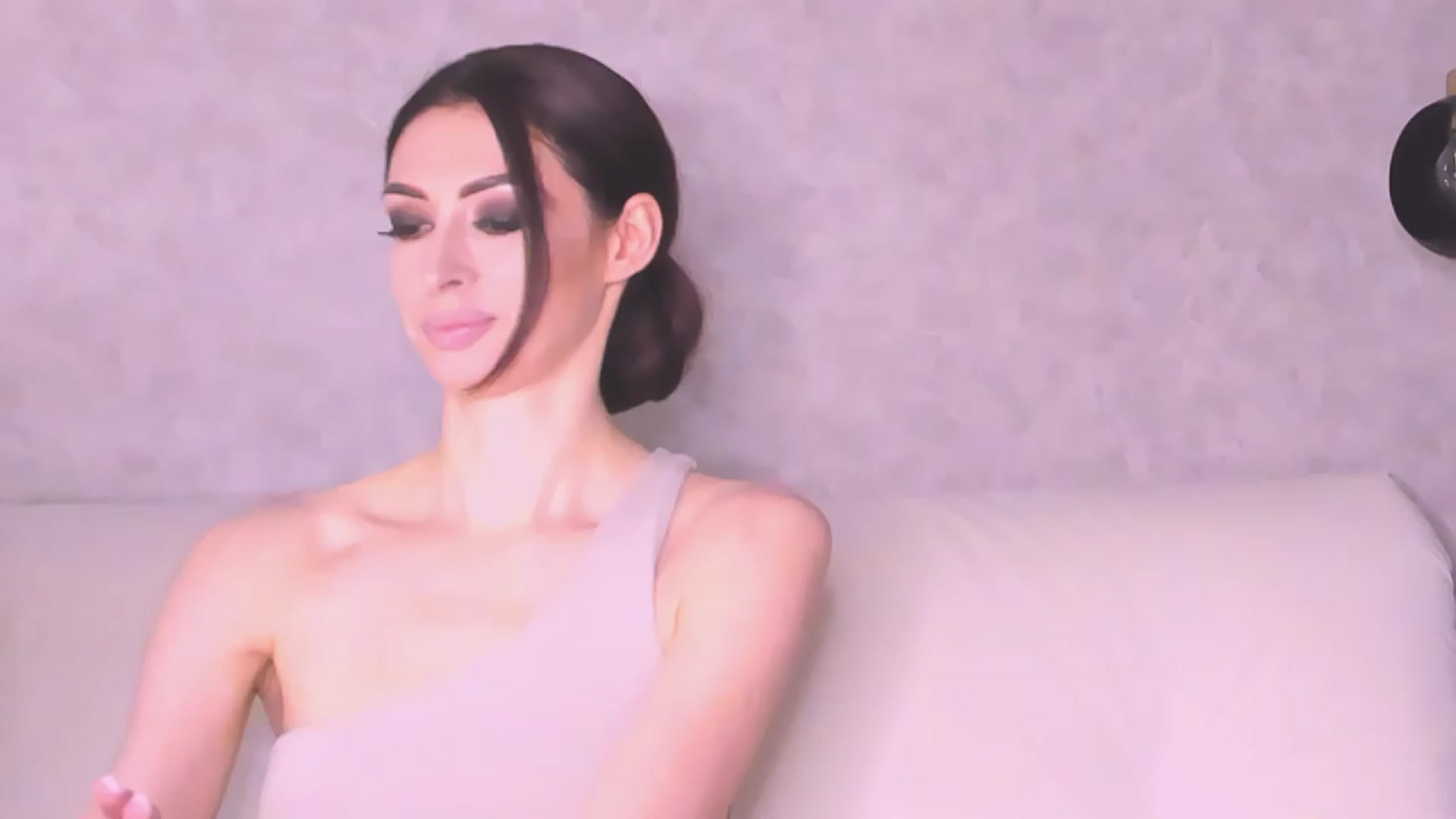 Gallery image thumbnail from VeraAloe's myfreecams stream on, 05/12/2023, 22:38 image 4 of 20