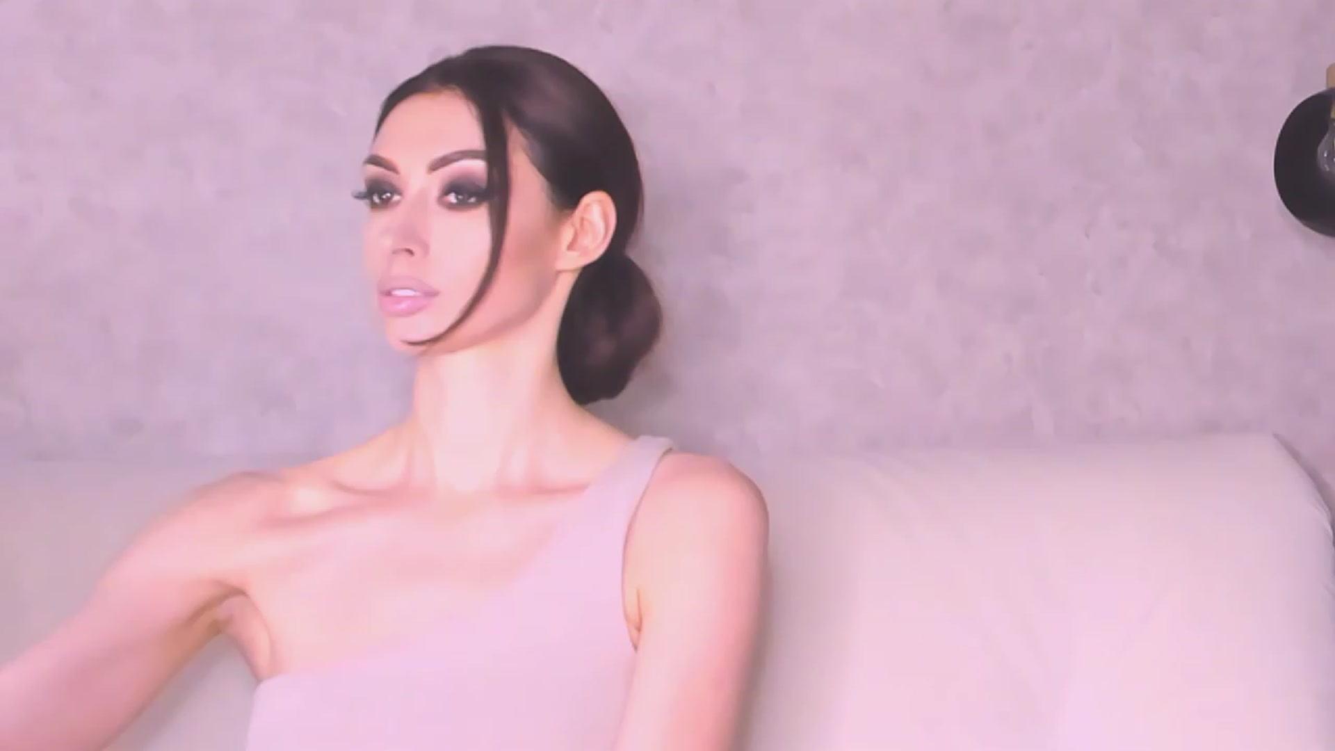 Gallery image thumbnail from VeraAloe's myfreecams stream on, 05/12/2023, 22:38 image 7 of 20