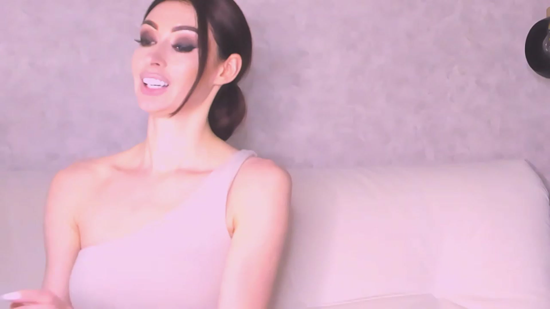 Gallery image thumbnail from VeraAloe's myfreecams stream on, 05/12/2023, 22:38 image 20 of 20