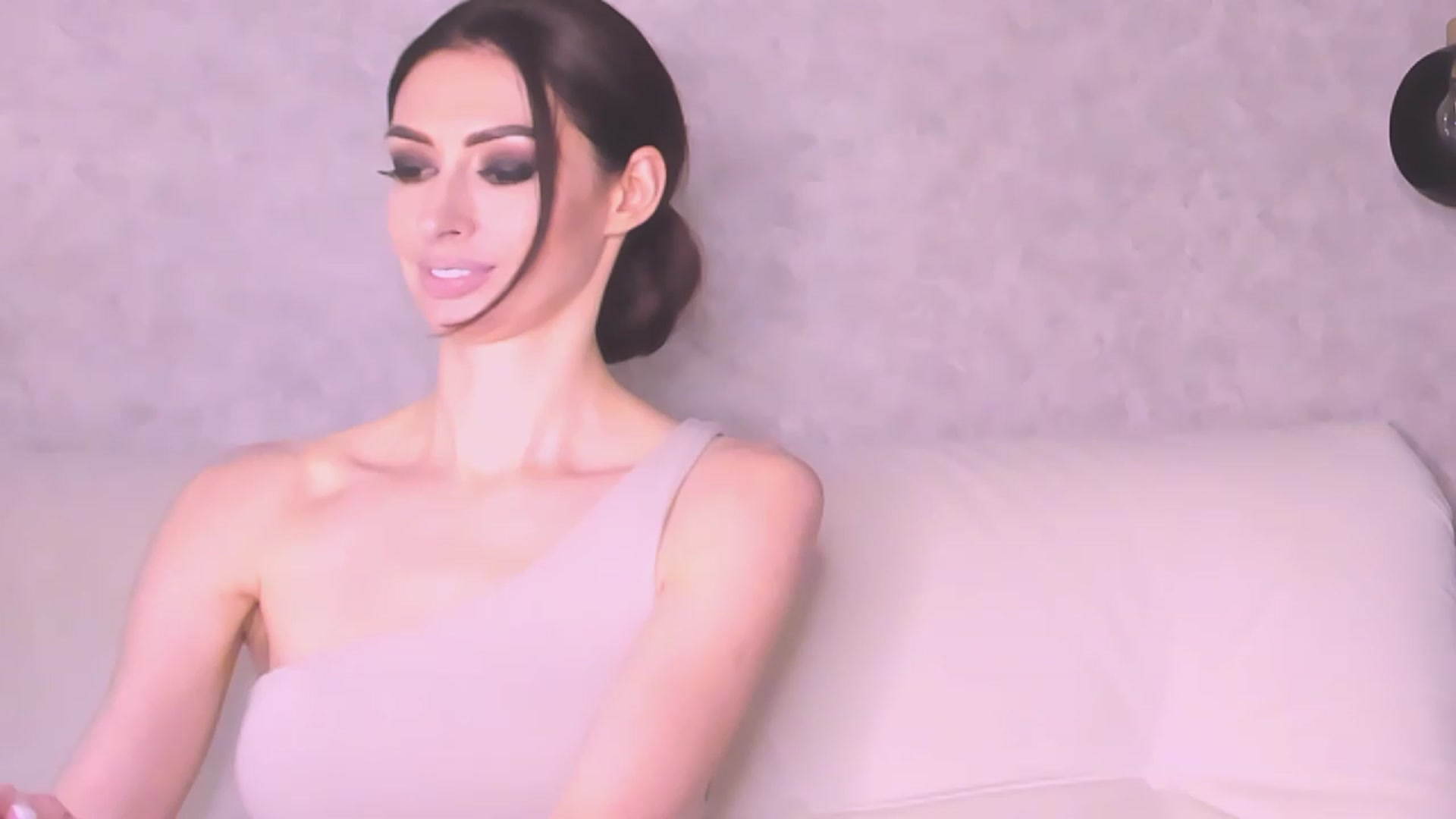 Gallery image thumbnail from VeraAloe's myfreecams stream on, 05/12/2023, 22:38 image 9 of 20