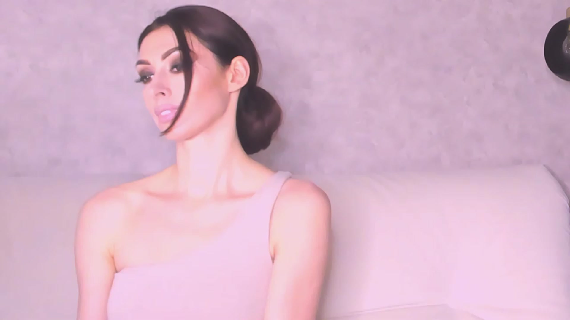 Gallery image thumbnail from VeraAloe's myfreecams stream on, 05/12/2023, 22:38 image 16 of 20