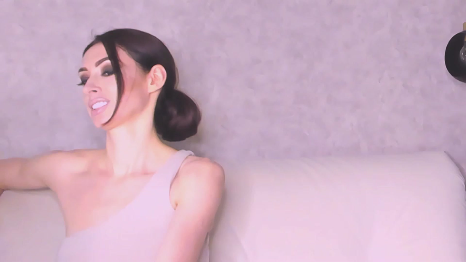 Gallery image thumbnail from VeraAloe's myfreecams stream on, 05/12/2023, 22:38 image 1 of 20