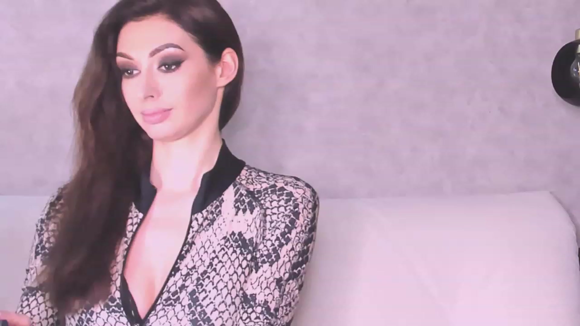 Gallery image thumbnail from VeraAloe's myfreecams stream on, 05/16/2023, 24:01 image 10 of 20