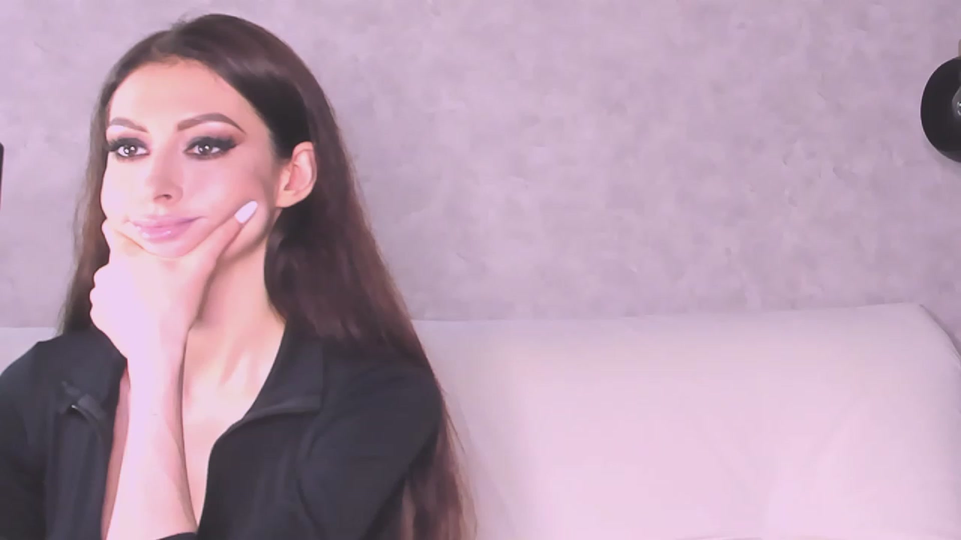 Gallery image thumbnail from VeraAloe's myfreecams stream on, 05/19/2023, 23:20 image 9 of 20