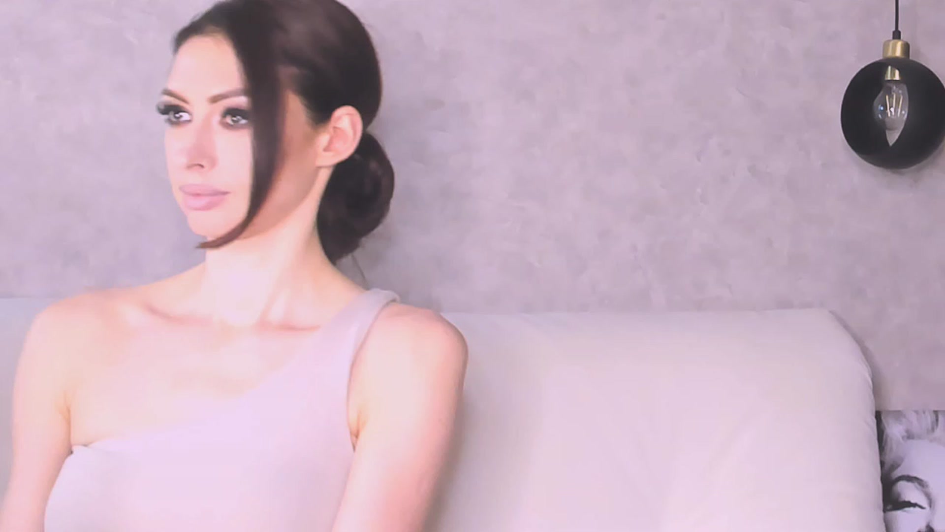Gallery image thumbnail from VeraAloe's myfreecams stream on, 05/23/2023, 24:35 image 4 of 20