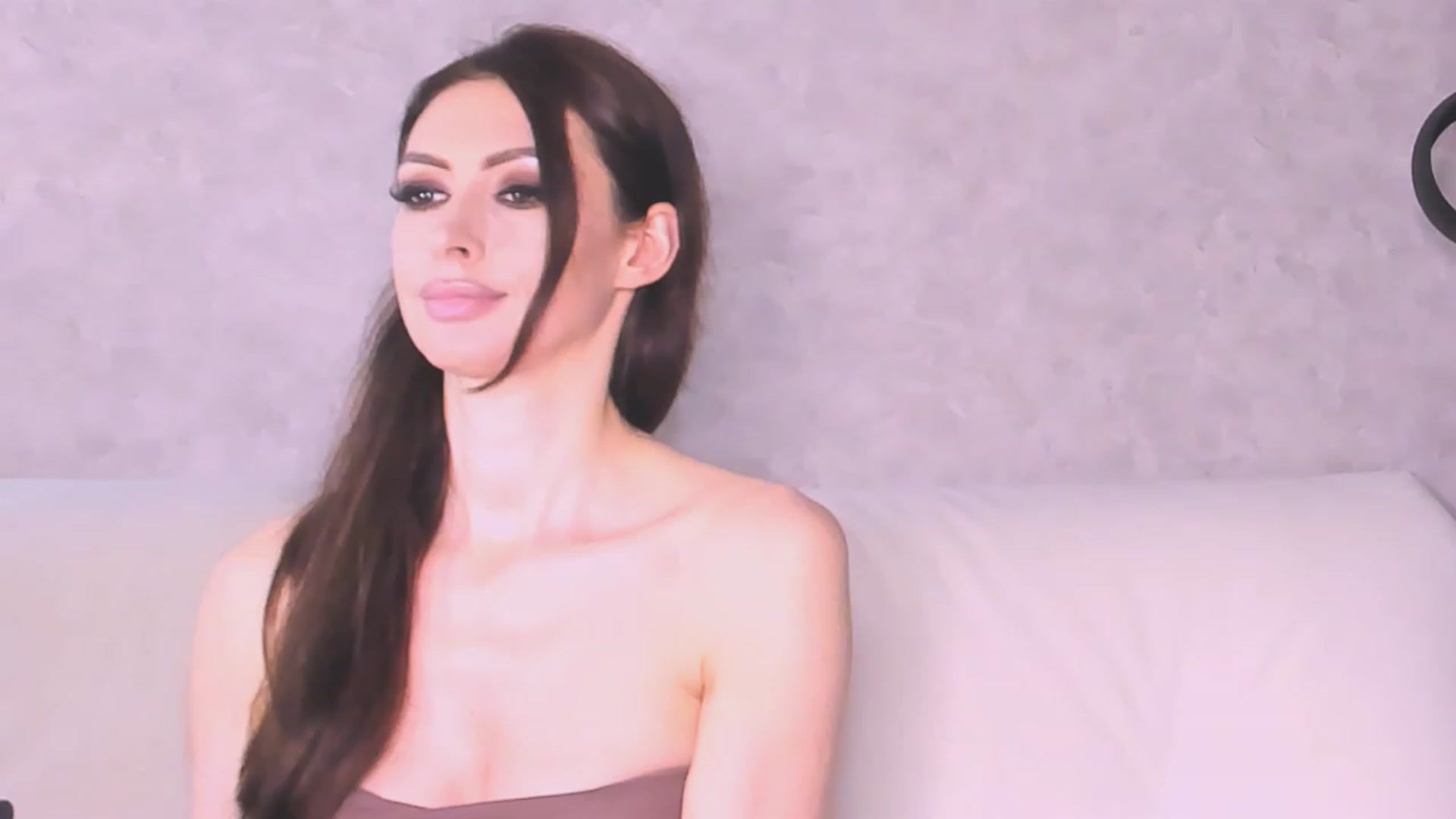 Gallery image thumbnail from VeraAloe's myfreecams stream on, 05/26/2023, 23:07 image 5 of 20