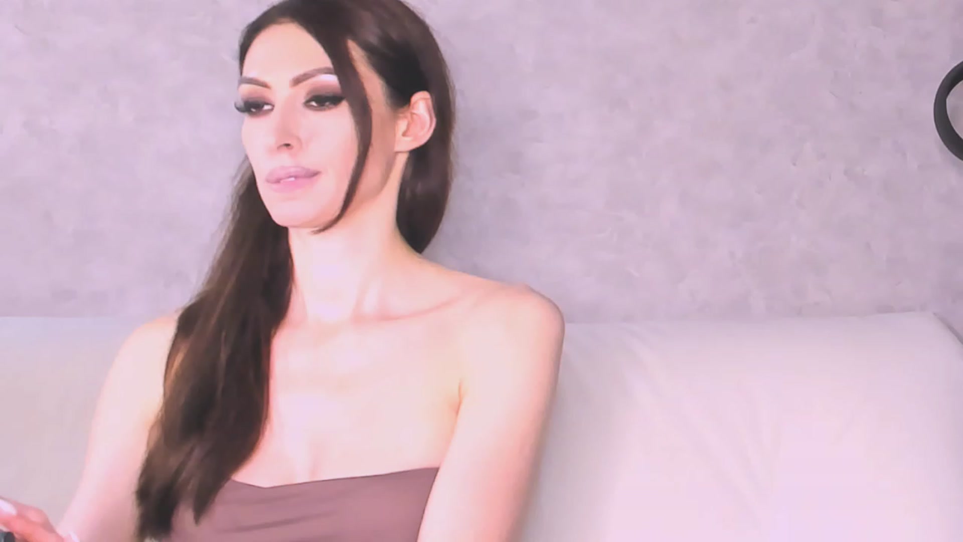 Gallery image thumbnail from VeraAloe's myfreecams stream on, 05/26/2023, 23:07 image 7 of 20