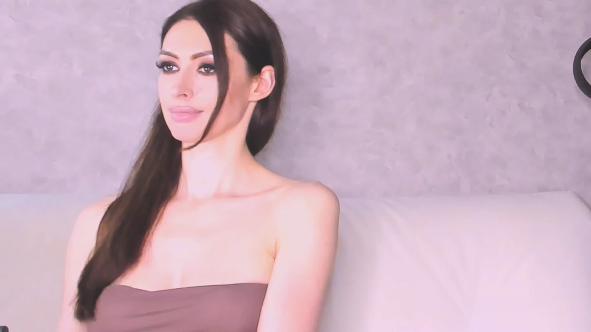 Gallery image thumbnail from VeraAloe's myfreecams stream on, 05/26/2023, 23:07 image 2 of 20