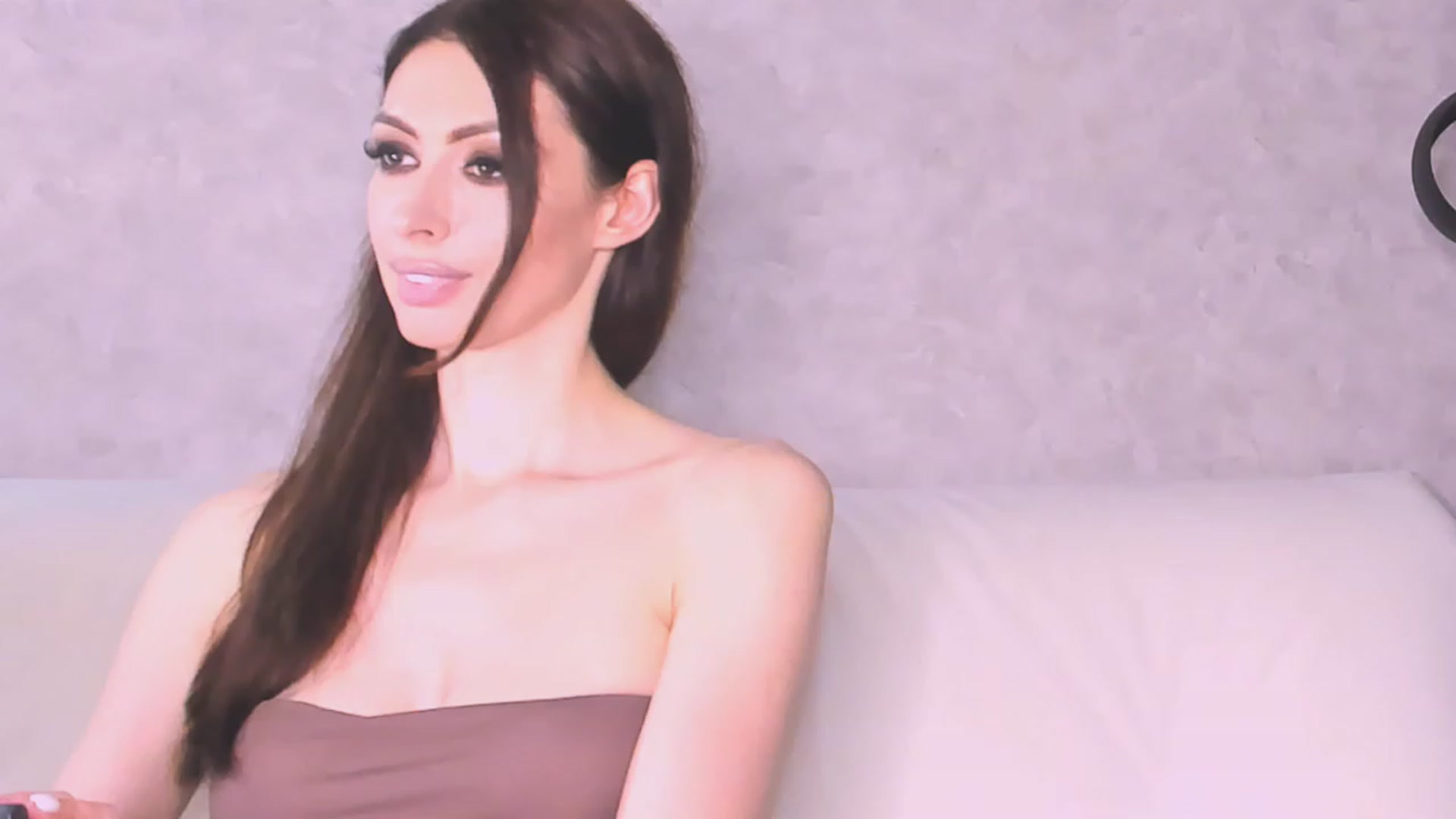Gallery image thumbnail from VeraAloe's myfreecams stream on, 05/26/2023, 23:07 image 4 of 20