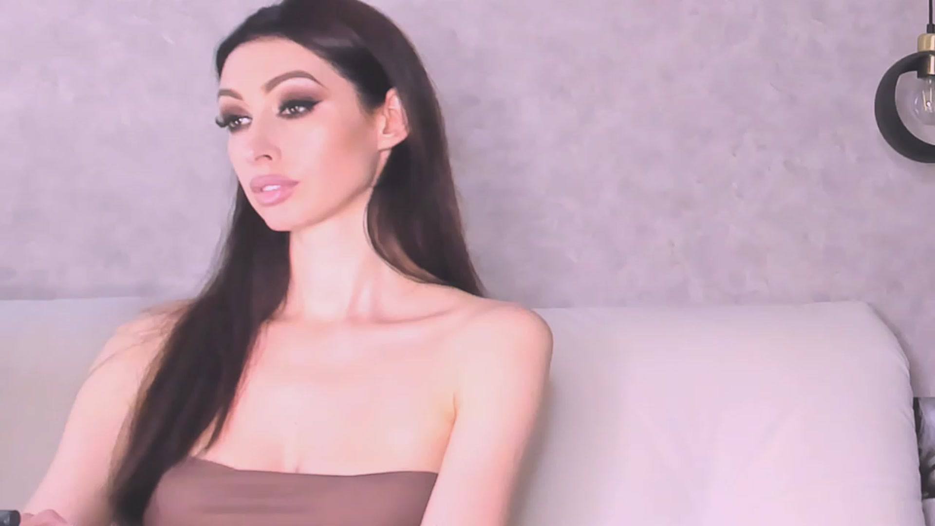 Gallery image thumbnail from VeraAloe's myfreecams stream on, 06/01/2023, 24:05 image 5 of 20