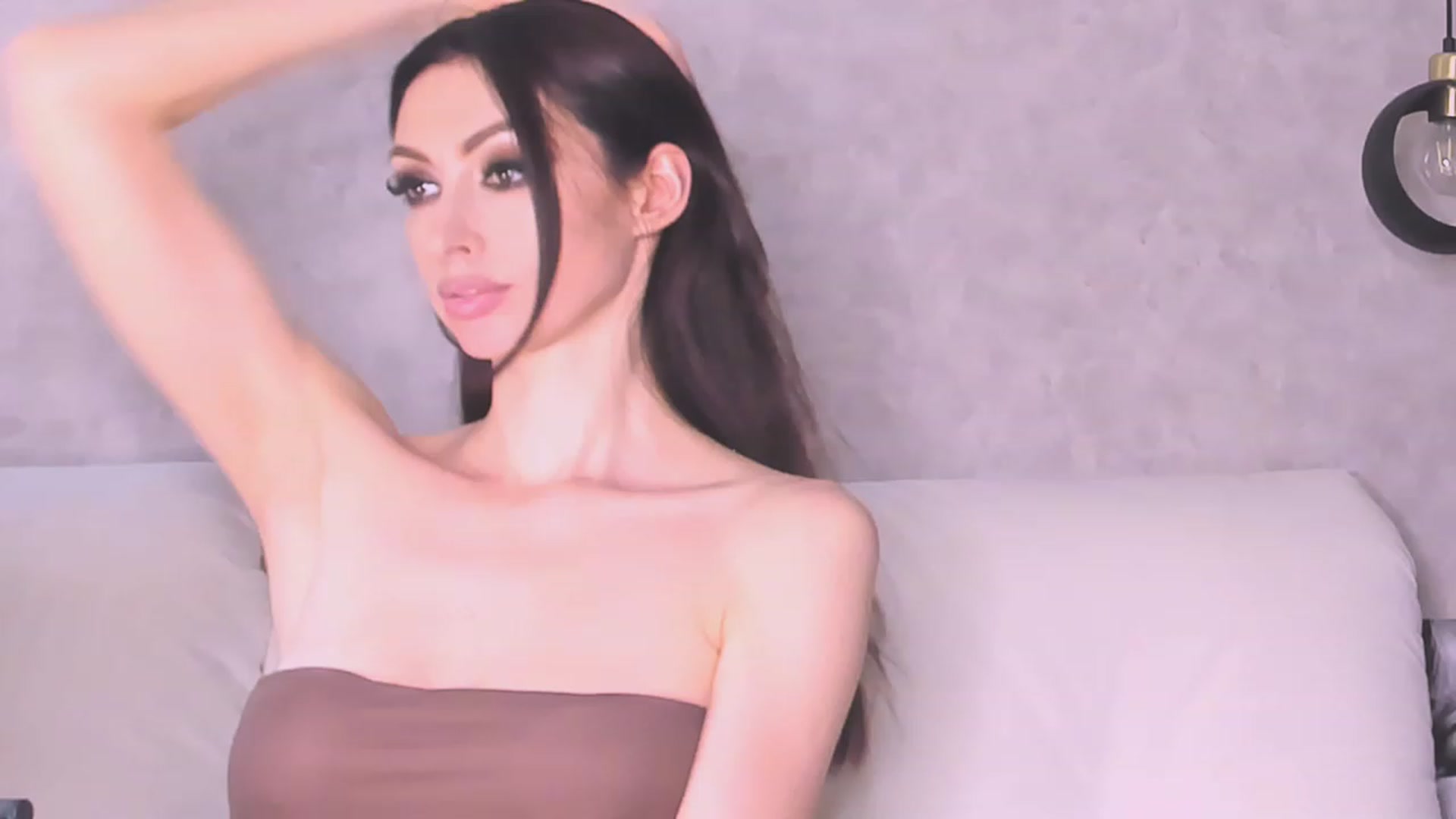 Gallery image thumbnail from VeraAloe's myfreecams stream on, 06/01/2023, 24:05 image 17 of 20
