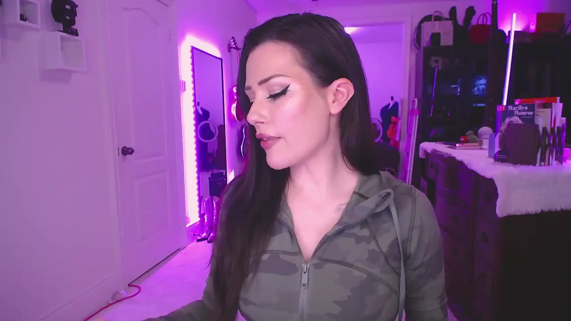Gallery image thumbnail from VeraBambi's myfreecams stream on, 03/11/2024, 05:12 image 14 of 20