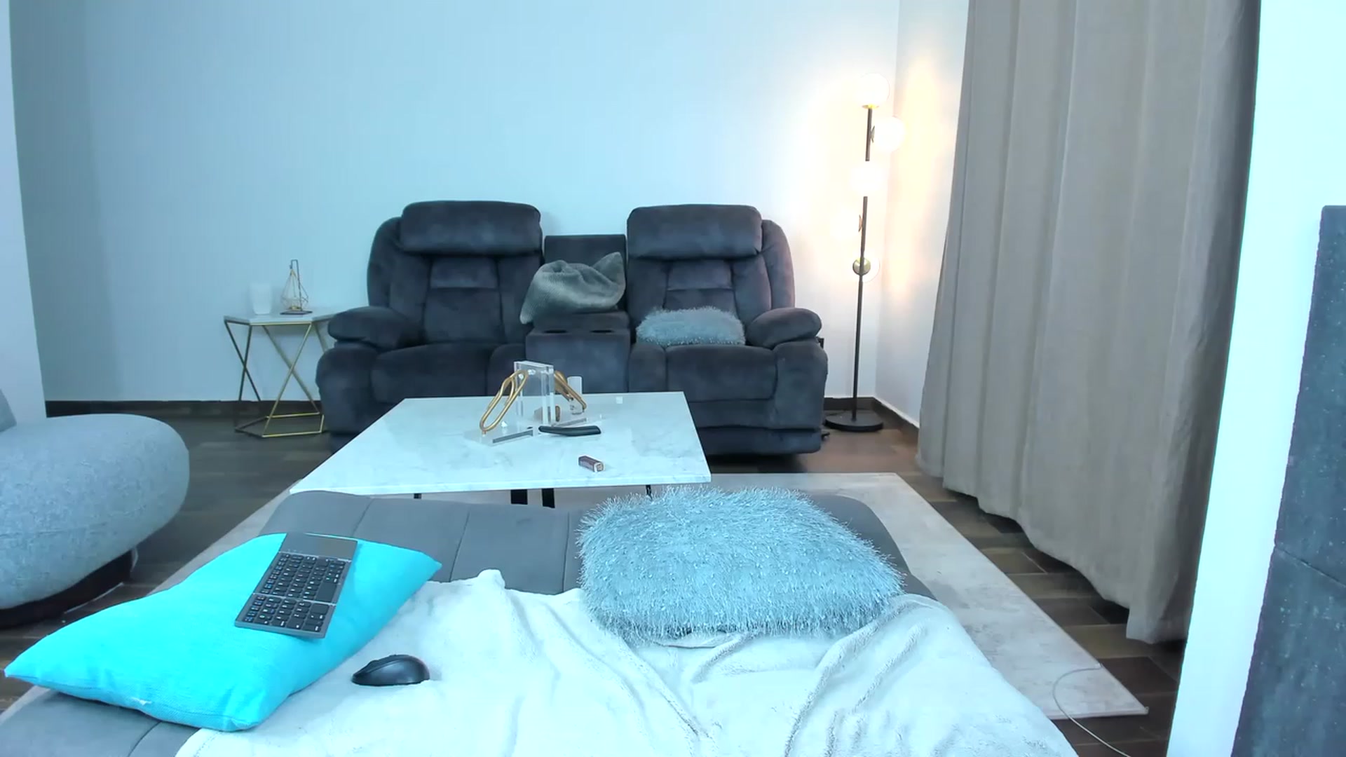 Gallery image thumbnail from Veracarusso's myfreecams stream on, 06/25/2023, 24:27 image 8 of 20