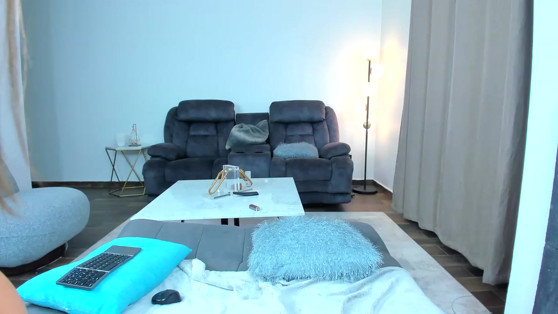 Gallery image thumbnail from Veracarusso's myfreecams stream on, 06/25/2023, 24:27 image 11 of 20