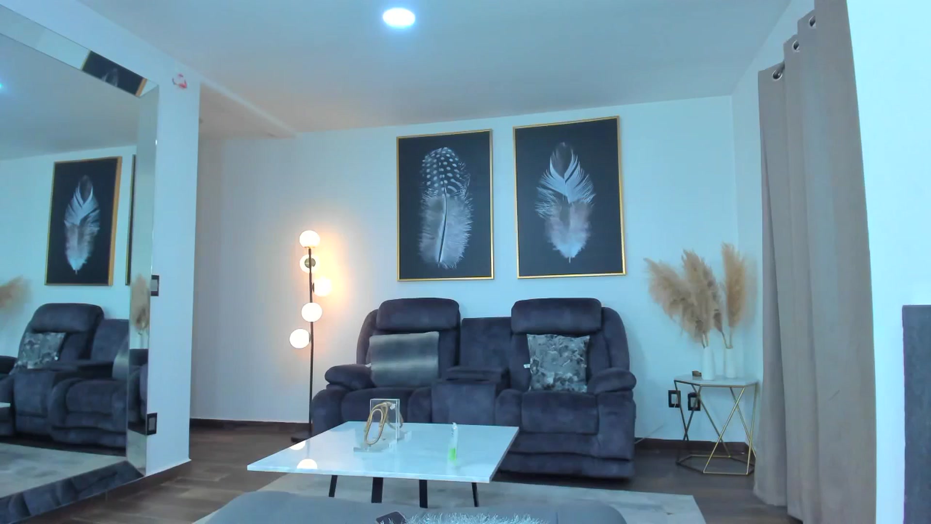 Gallery image thumbnail from Veracarusso's myfreecams stream on, 02/07/2024, 02:44 image 6 of 20