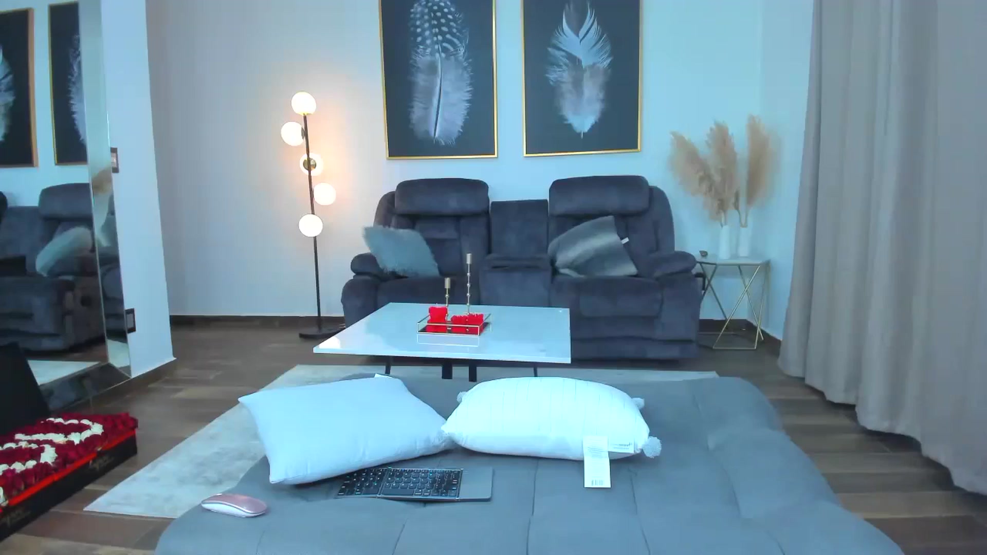 Gallery image thumbnail from Veracarusso's myfreecams stream on, 02/19/2024, 05:10 image 12 of 20