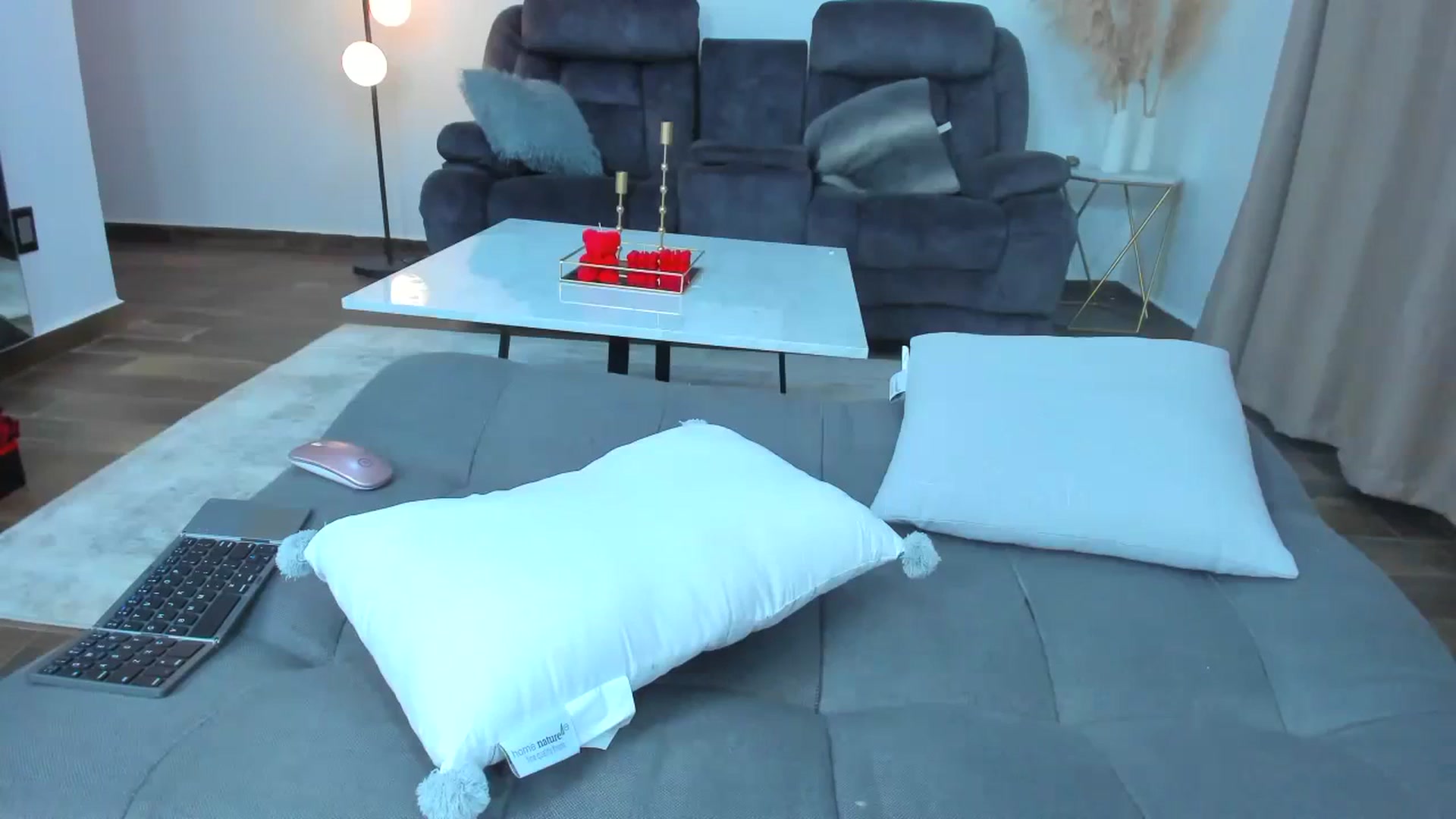 Gallery image thumbnail from Veracarusso's myfreecams stream on, 02/19/2024, 08:04 image 13 of 20