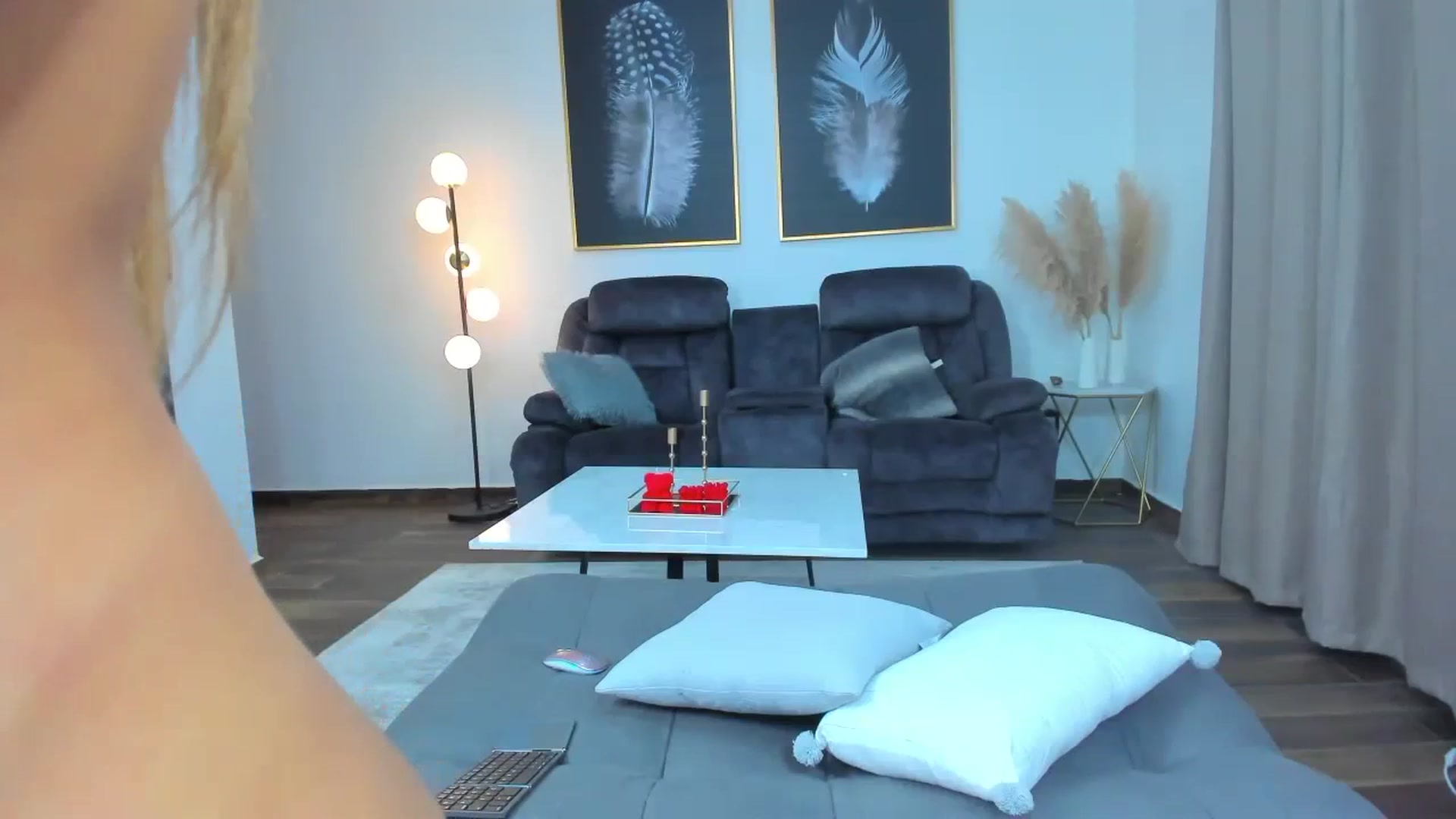 Gallery image thumbnail from Veracarusso's myfreecams stream on, 02/19/2024, 10:22 image 14 of 20