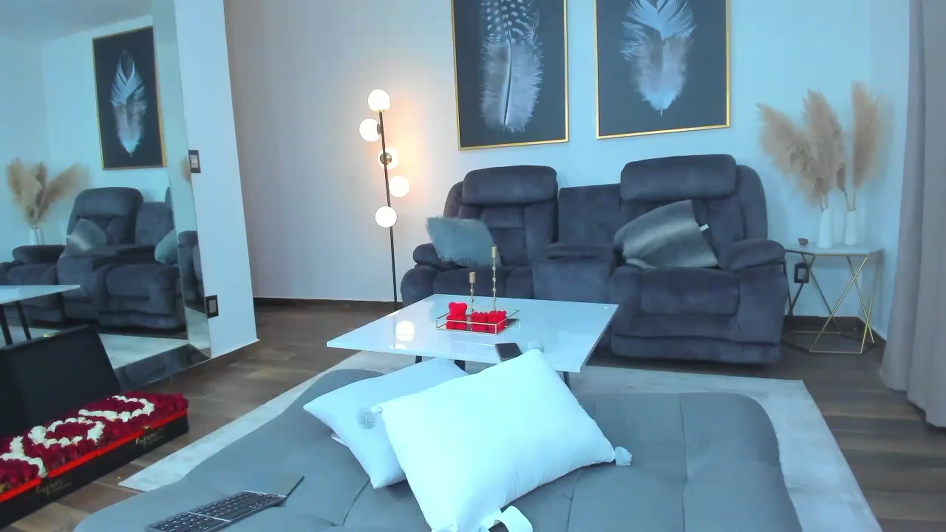 Gallery image thumbnail from Veracarusso's myfreecams stream on, 02/19/2024, 10:22 image 12 of 20
