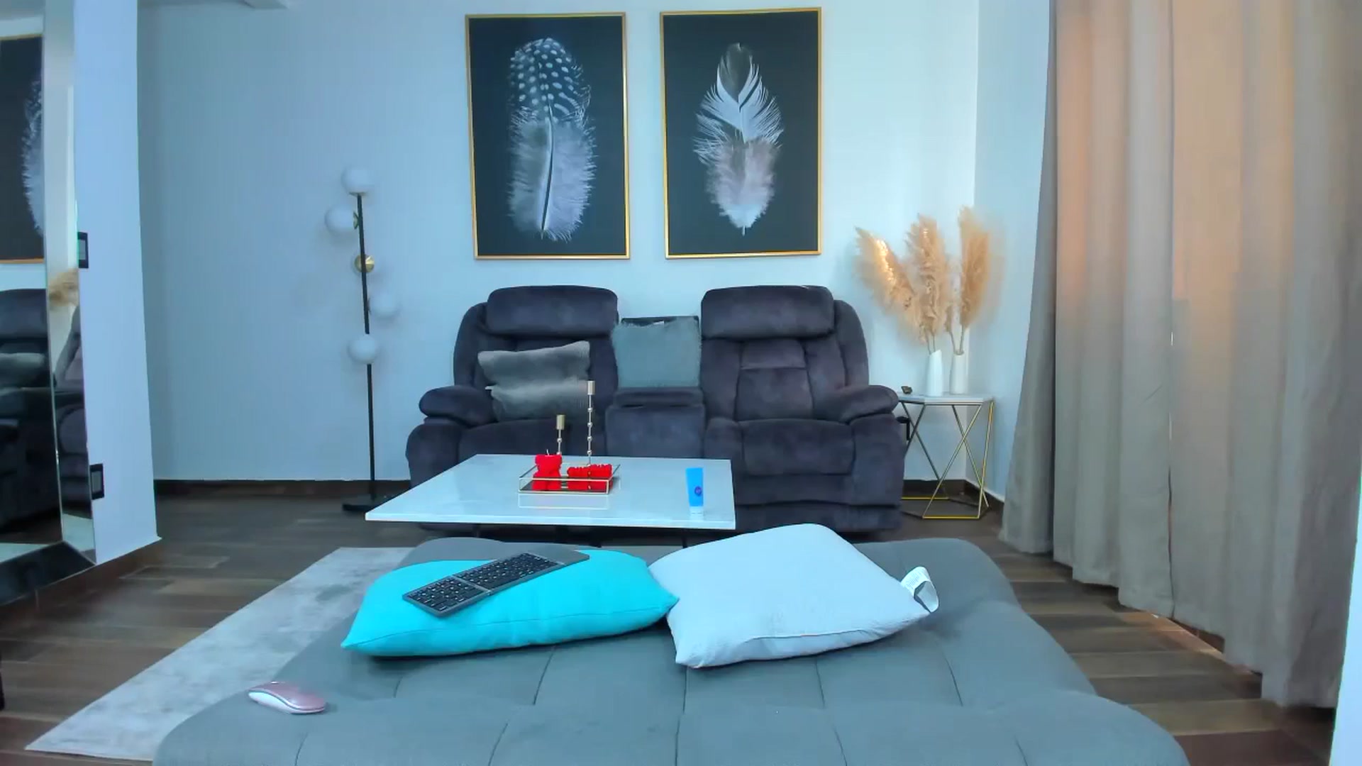 Gallery image thumbnail from Veracarusso's myfreecams stream on, 02/28/2024, 22:33 image 16 of 20