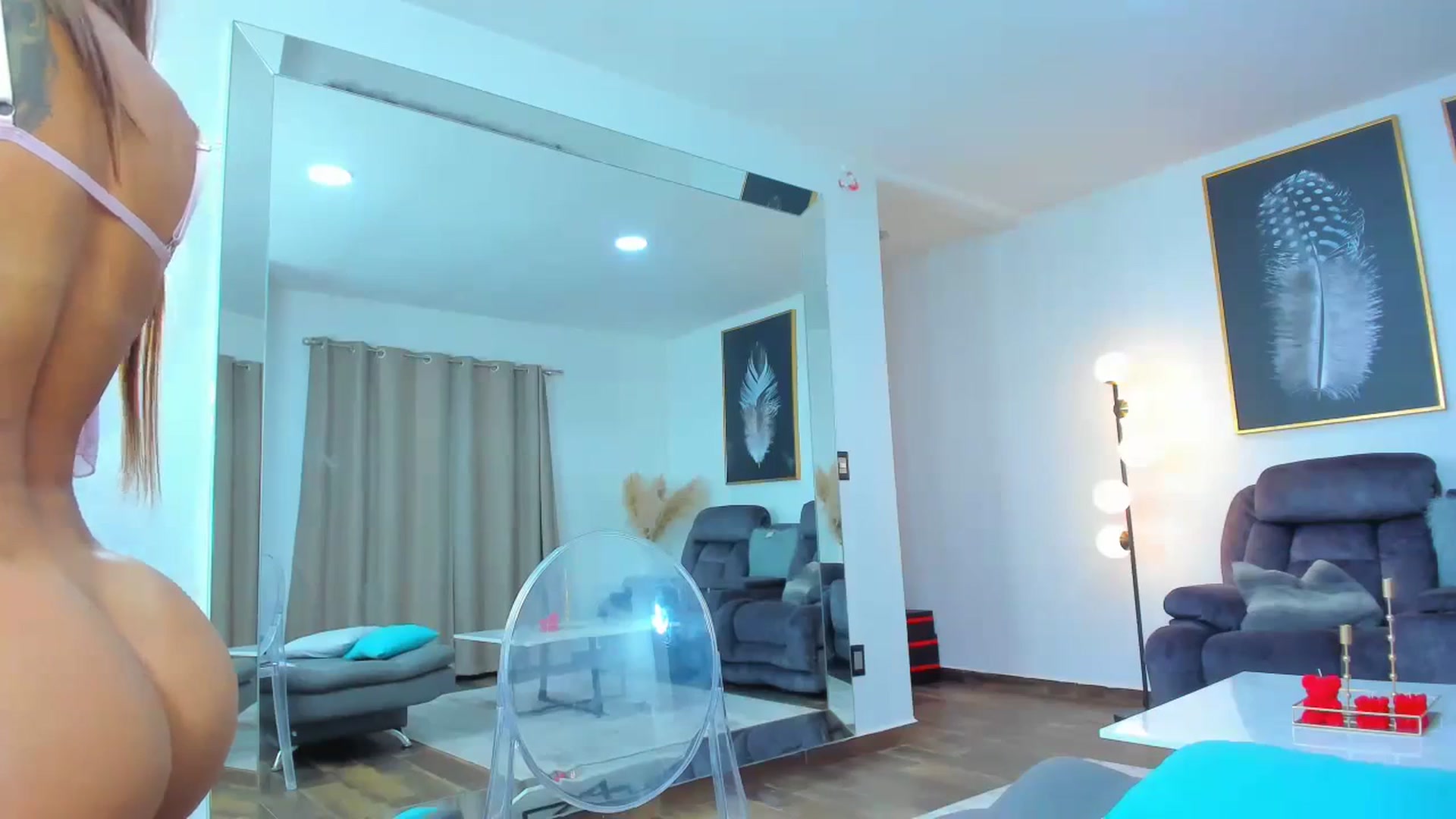 Gallery image thumbnail from Veracarusso's myfreecams stream on, 03/11/2024, 08:03 image 2 of 20