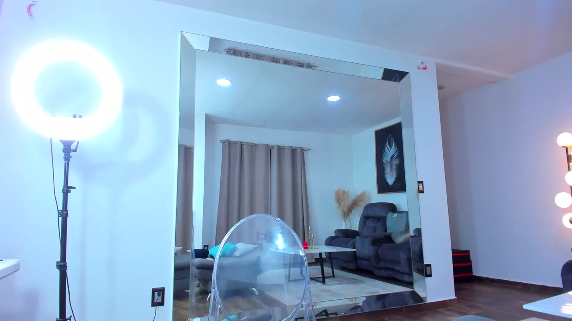 Gallery image thumbnail from Veracarusso's myfreecams stream on, 03/24/2024, 06:44 image 12 of 20