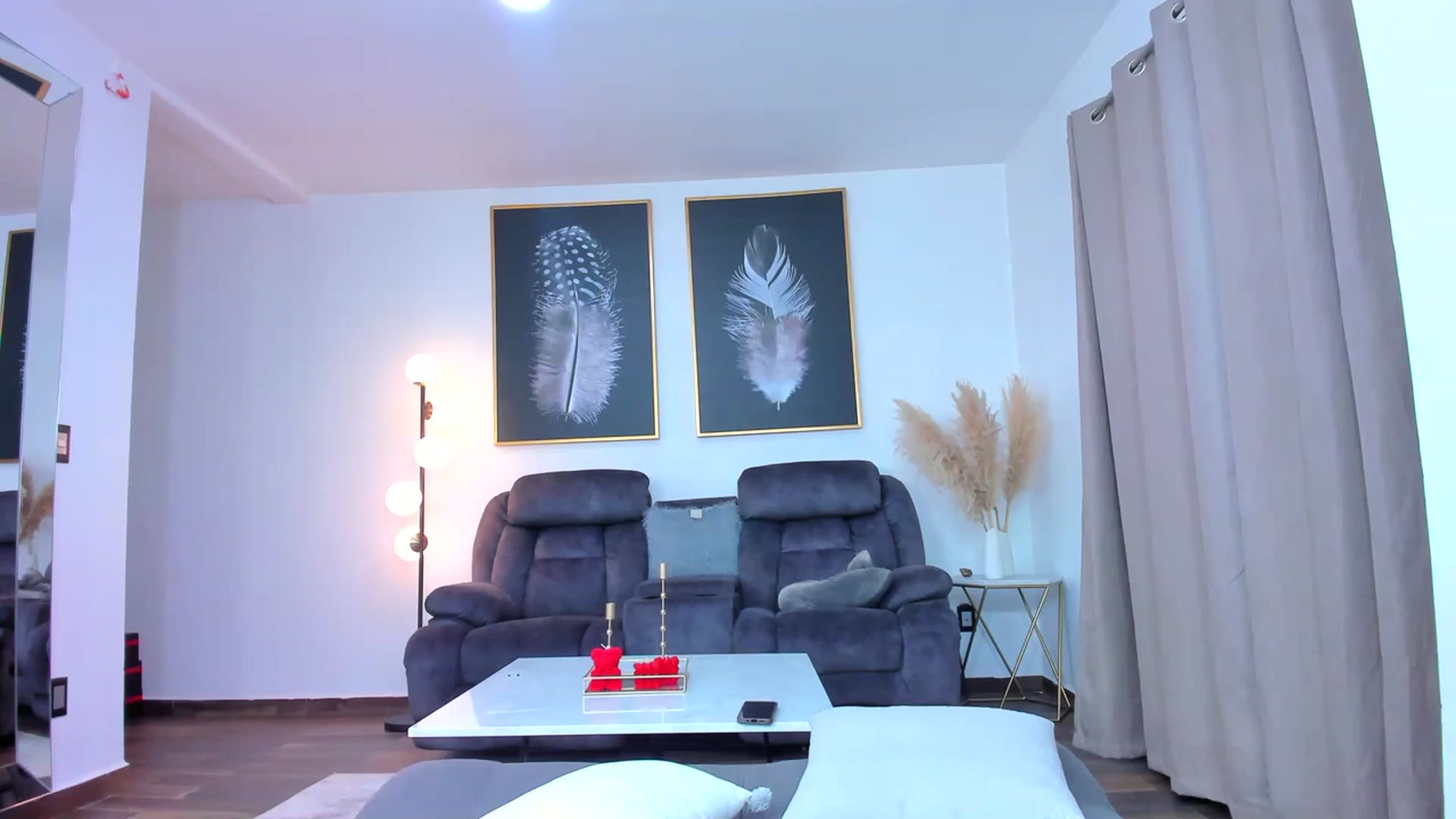 Gallery image thumbnail from Veracarusso's myfreecams stream on, 04/01/2024, 11:18 image 10 of 20