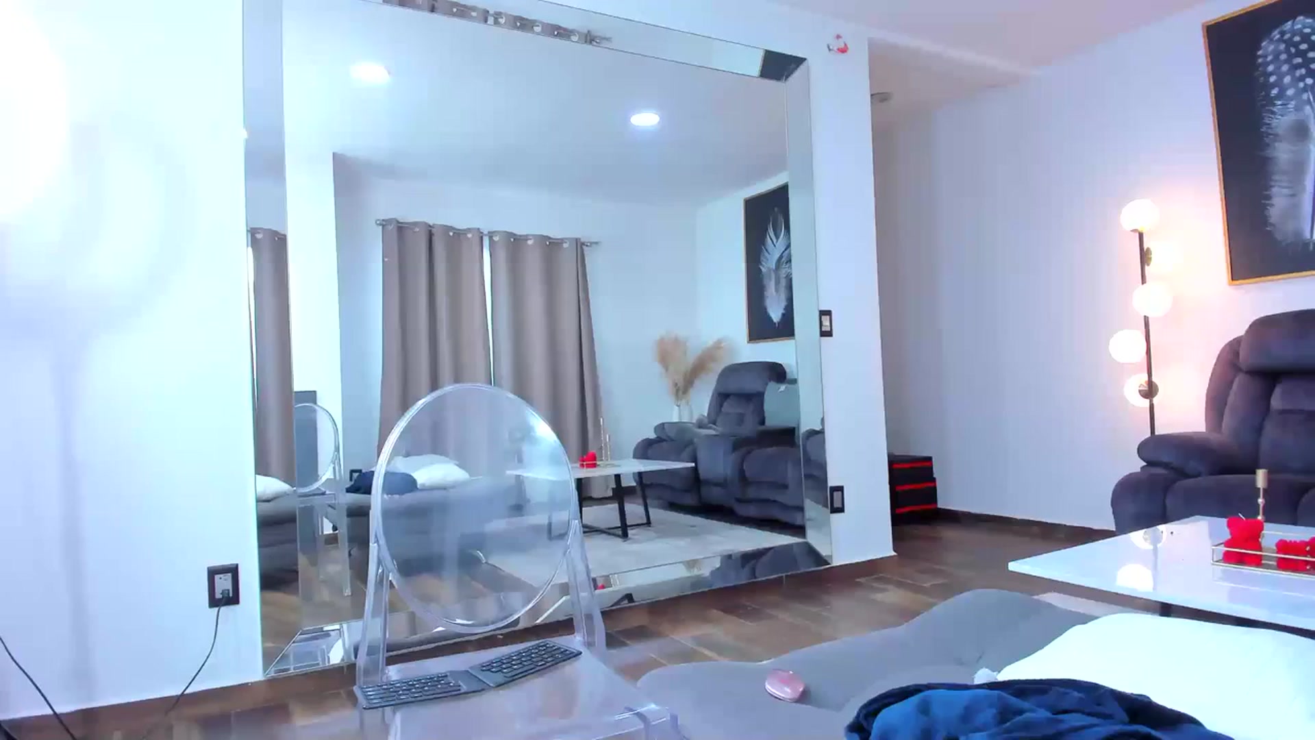 Gallery image thumbnail from Veracarusso's myfreecams stream on, 04/01/2024, 14:26 image 11 of 20
