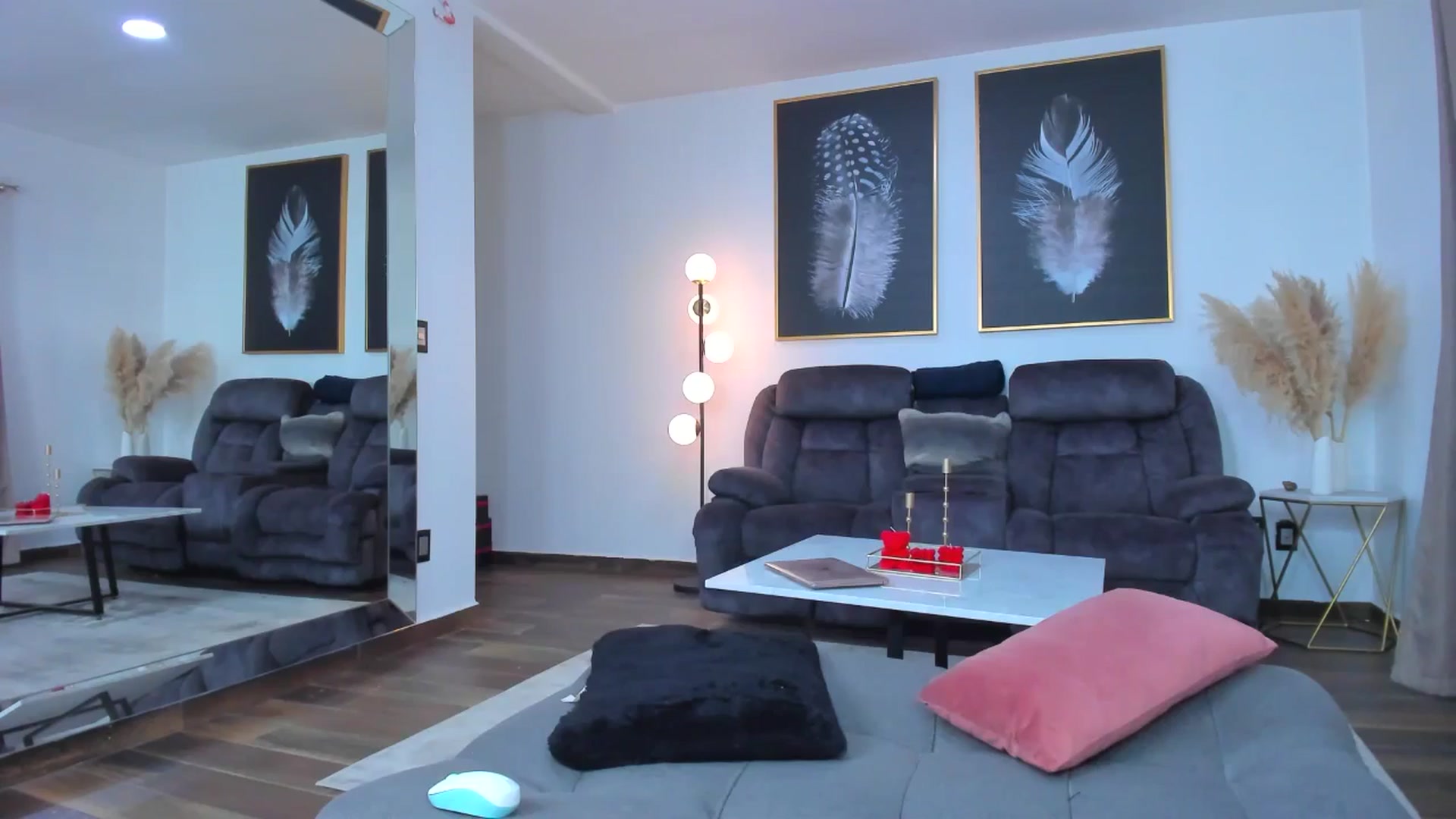Gallery image thumbnail from Veracarusso's myfreecams stream on, 05/09/2024, 24:26 image 15 of 20