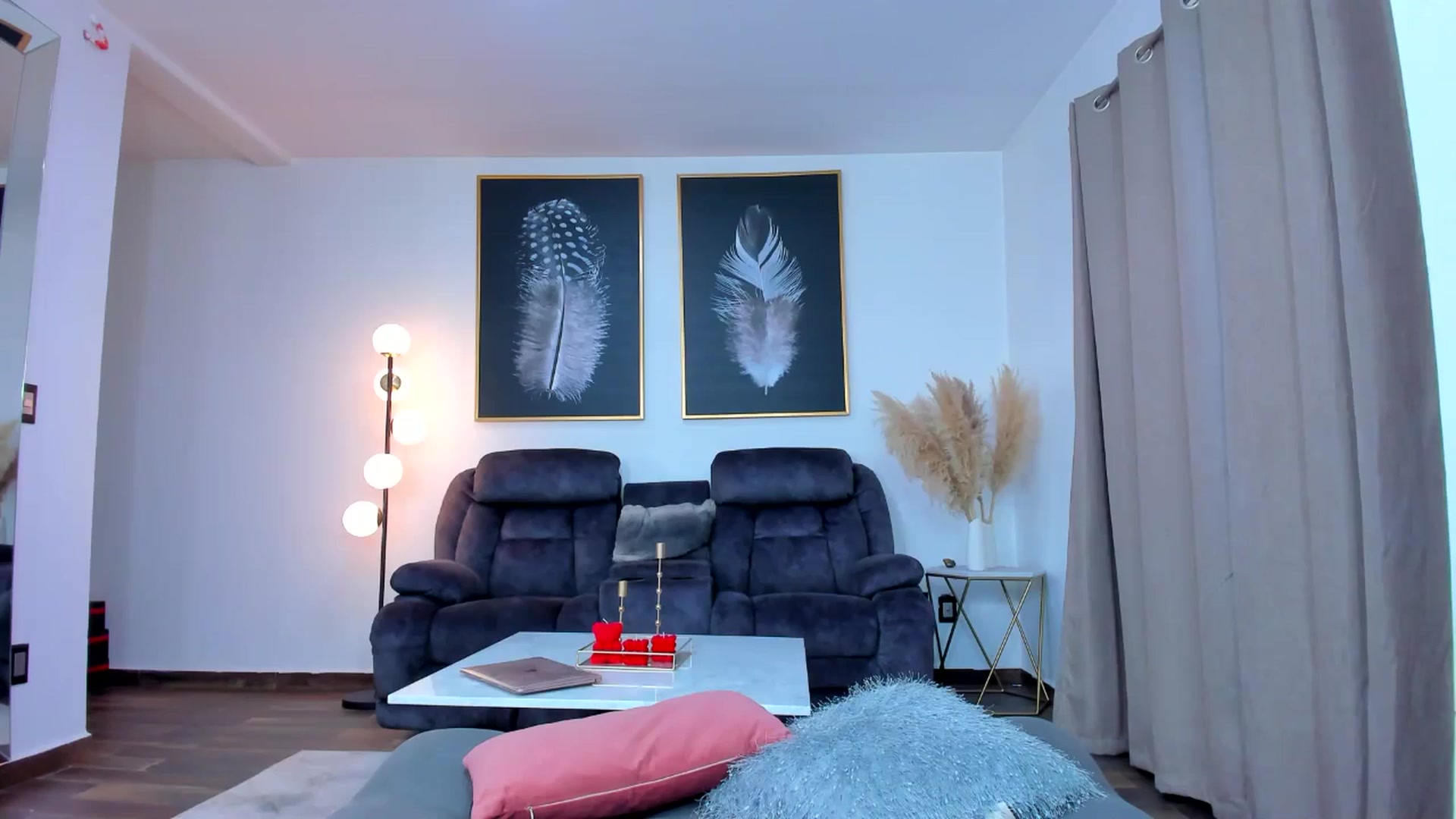 Gallery image thumbnail from Veracarusso's myfreecams stream on, 05/14/2024, 24:39 image 12 of 20