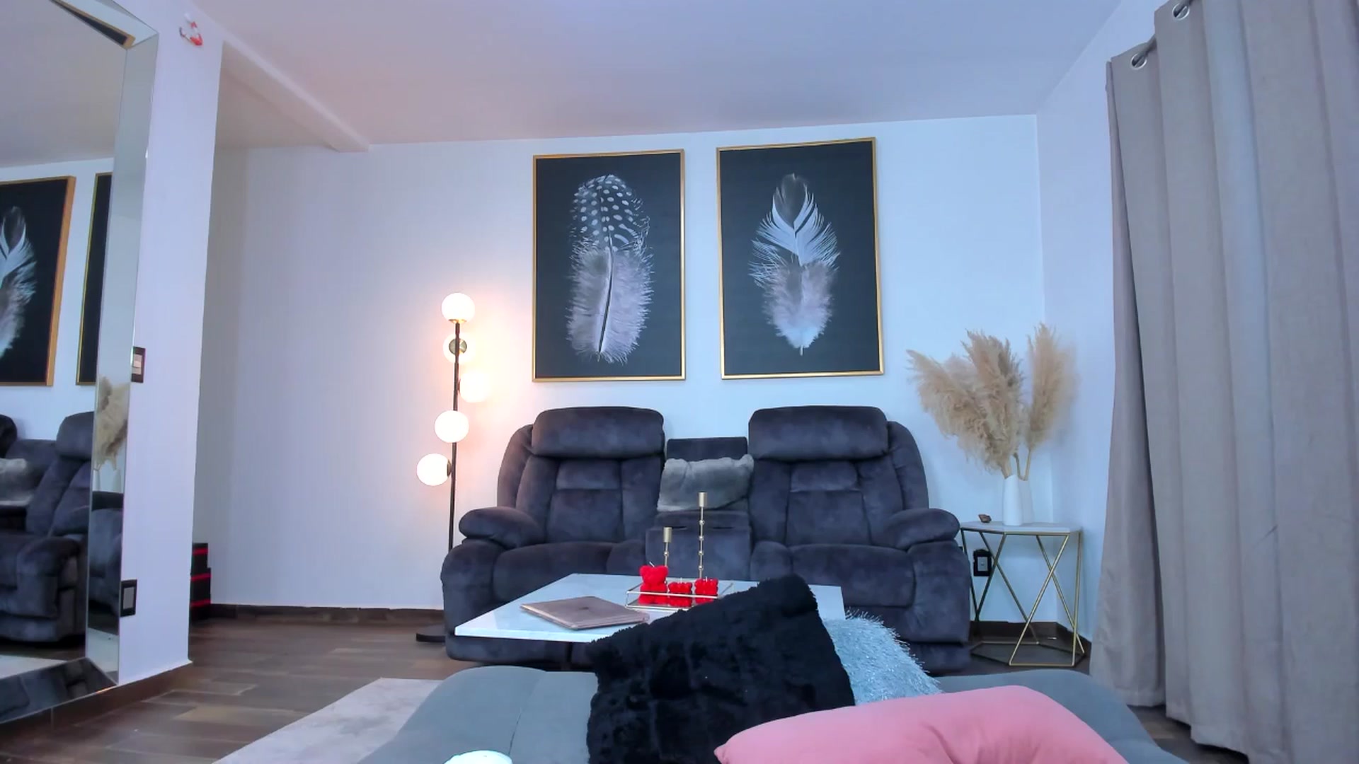 Gallery image thumbnail from Veracarusso's myfreecams stream on, 05/14/2024, 07:00 image 20 of 20