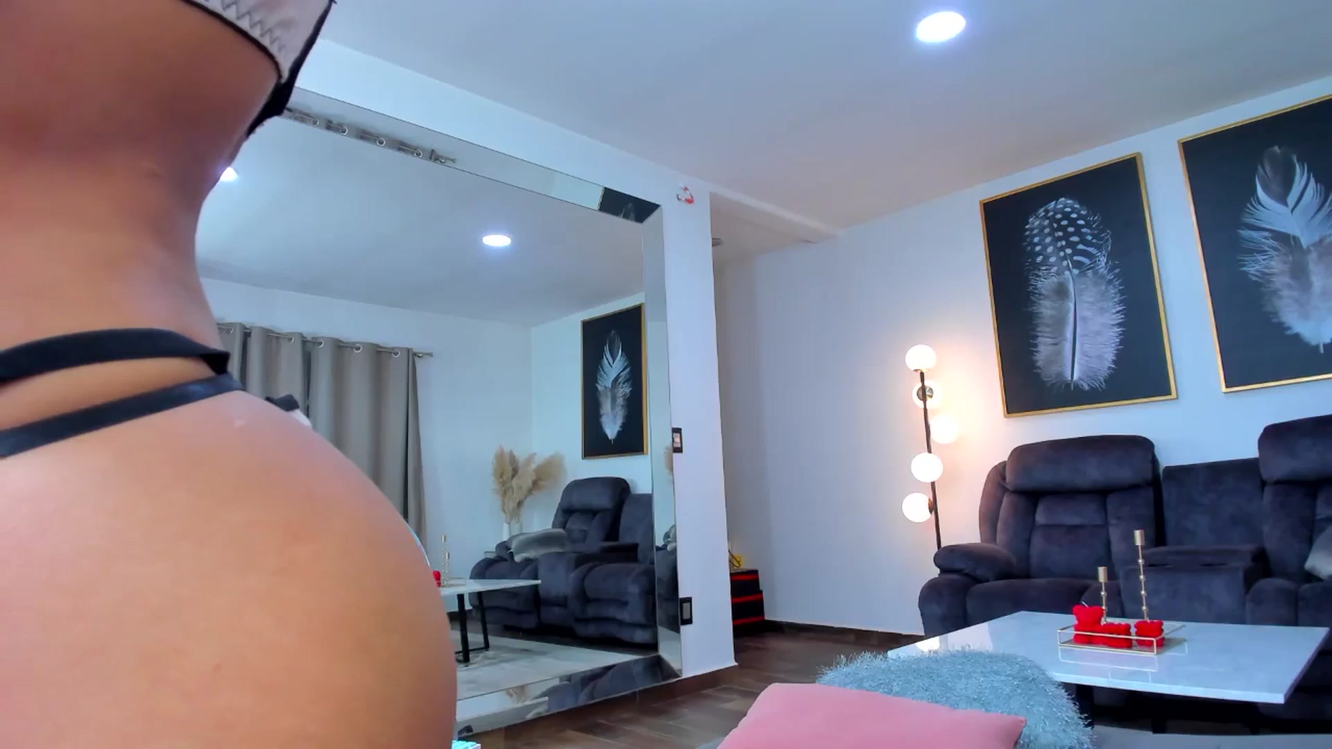 Gallery image thumbnail from Veracarusso's myfreecams stream on, 05/17/2024, 05:44 image 6 of 20