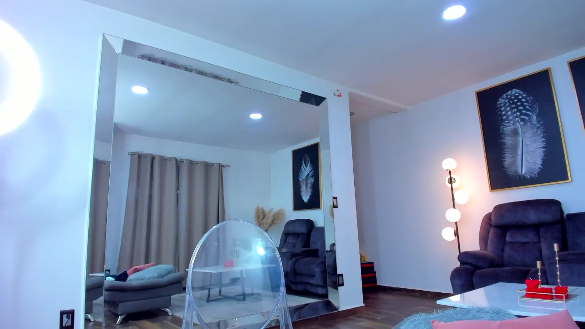 Gallery image thumbnail from Veracarusso's myfreecams stream on, 05/19/2024, 04:08 image 4 of 20